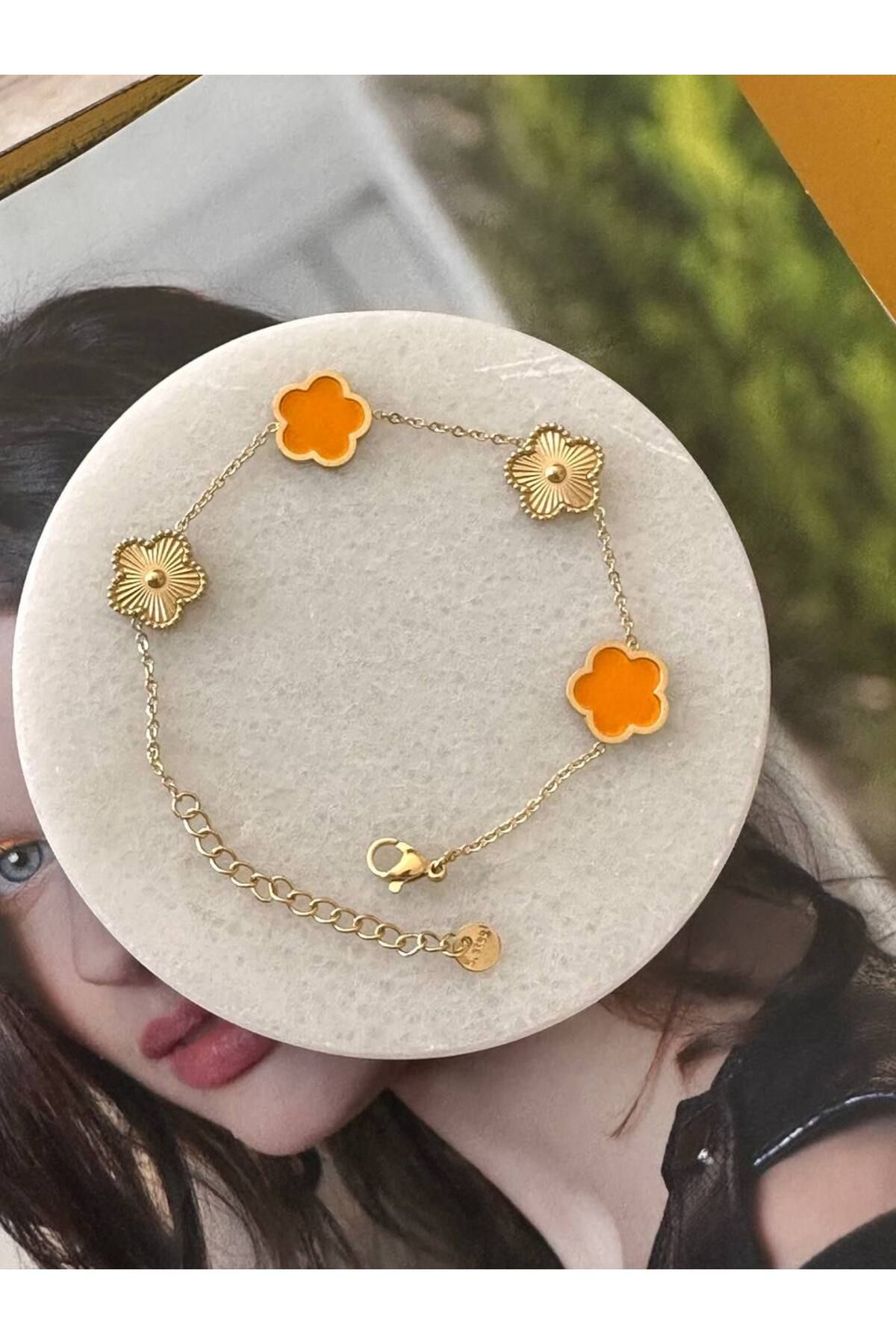 Esmeray Aksesuar Paslanmaz Çelik Gold Renk Turuncu Yonca Figürlü Bileklik Uzunluk 16 cm. 20 cm.