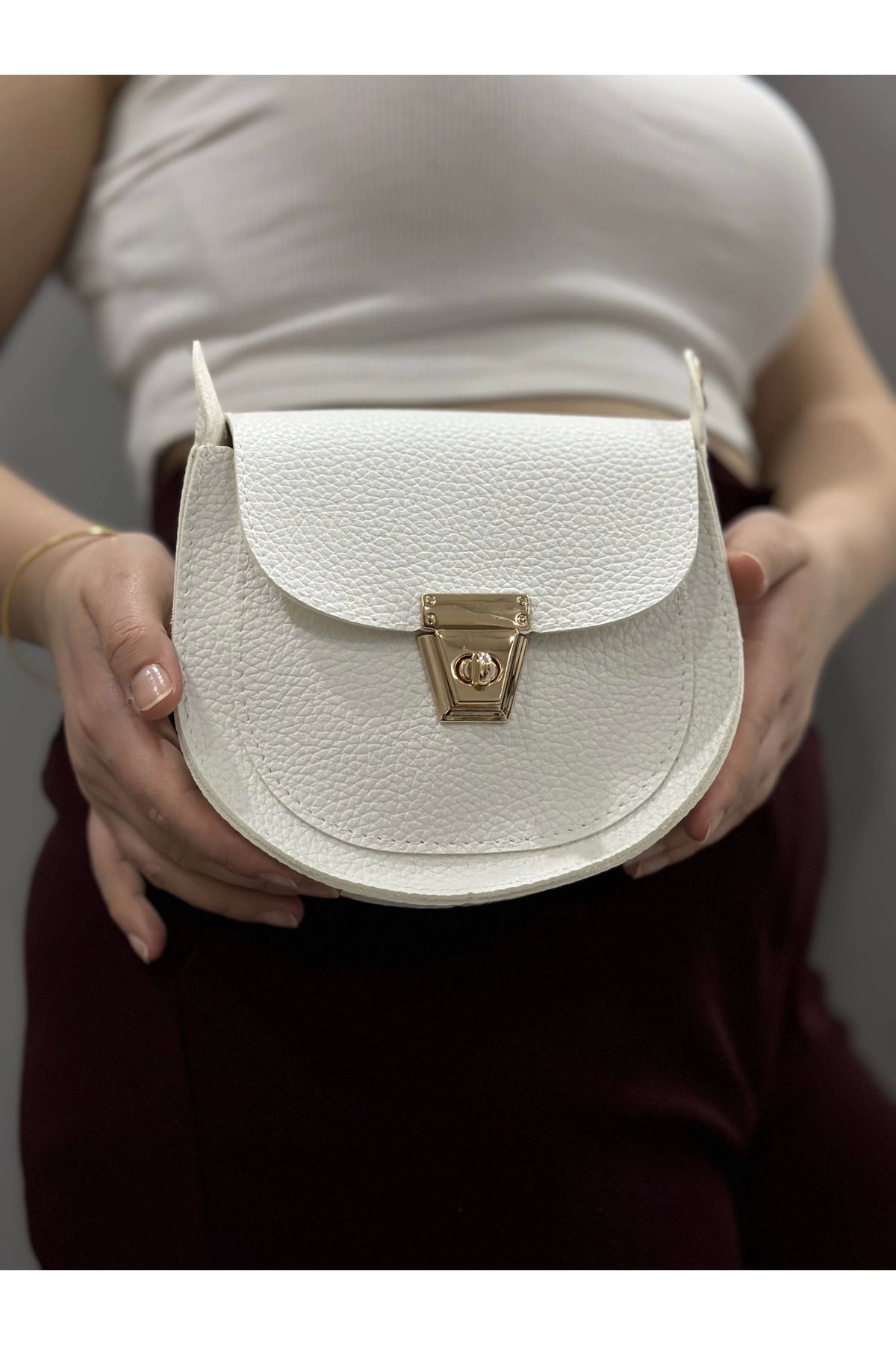 BellevieStore Klasik kapaklı beyaz cilt çanta