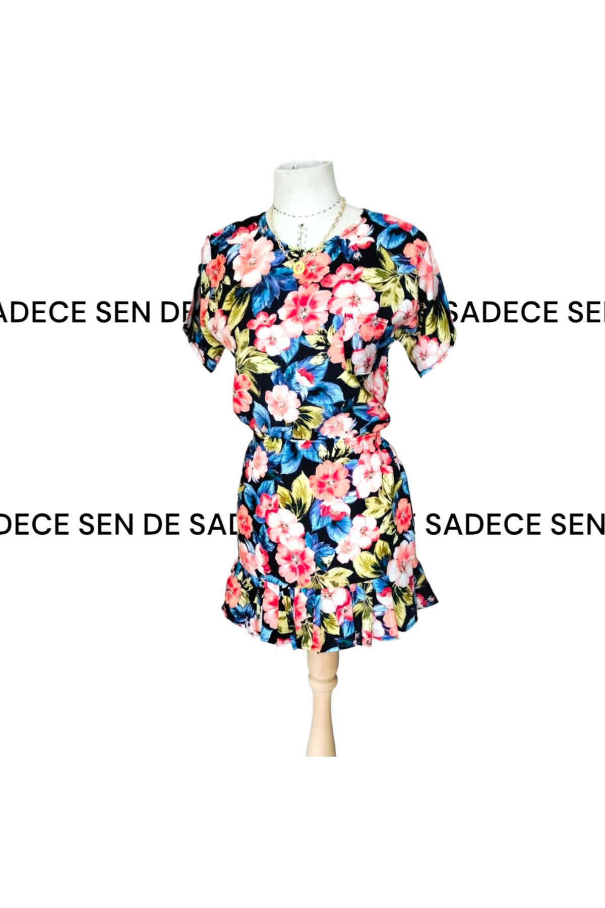 SADECE SEN DE İKİLİ TAKIM VİSKON KUMAŞ ASKILI BLUZ GİZLİ LASTİKLİ PİLİLİ ETEK