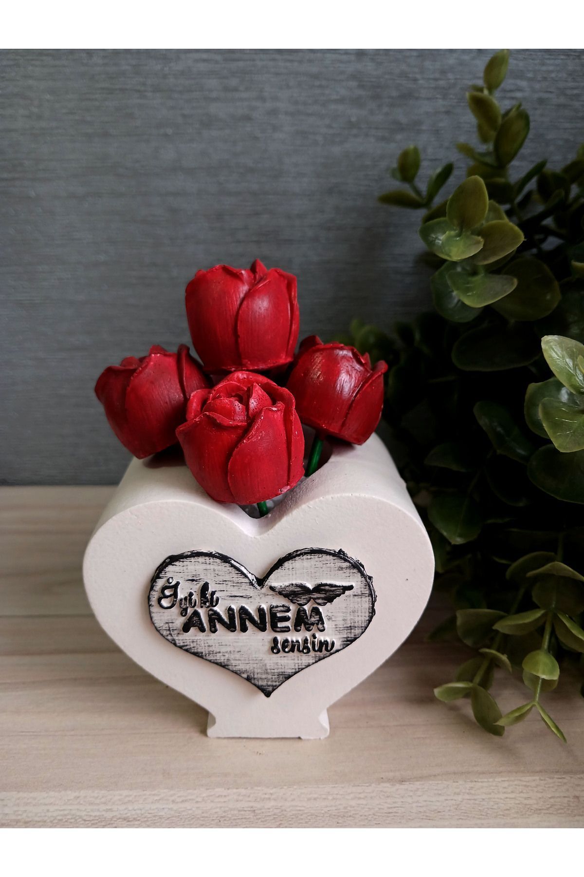 SerenityHaven ANNELER GÜNÜ DEKORATİF KALP SAKSI ÇİÇEK
