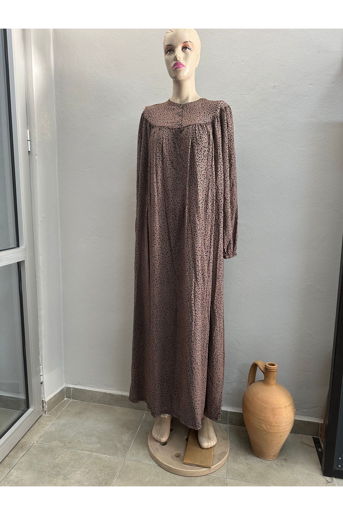 Zülal İthal Kumaş, Yuvarlak Yaka, Lastik Kol, (72*2=144 cm. Göğüs/ Boy 139 ölçü YOK.