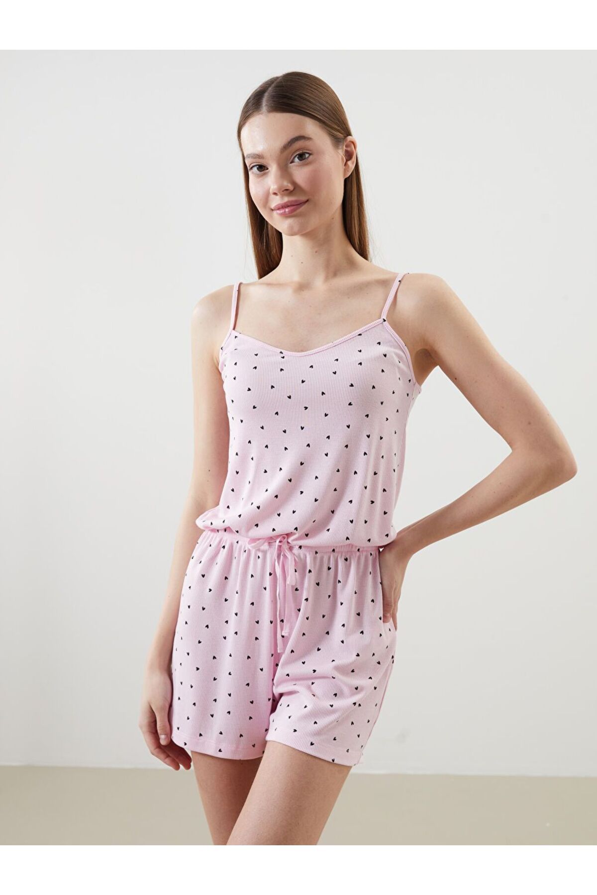 LC Waikiki LCW DREAM V Yaka Desenli Askılı Kadın Şortlu Tulum Pijama