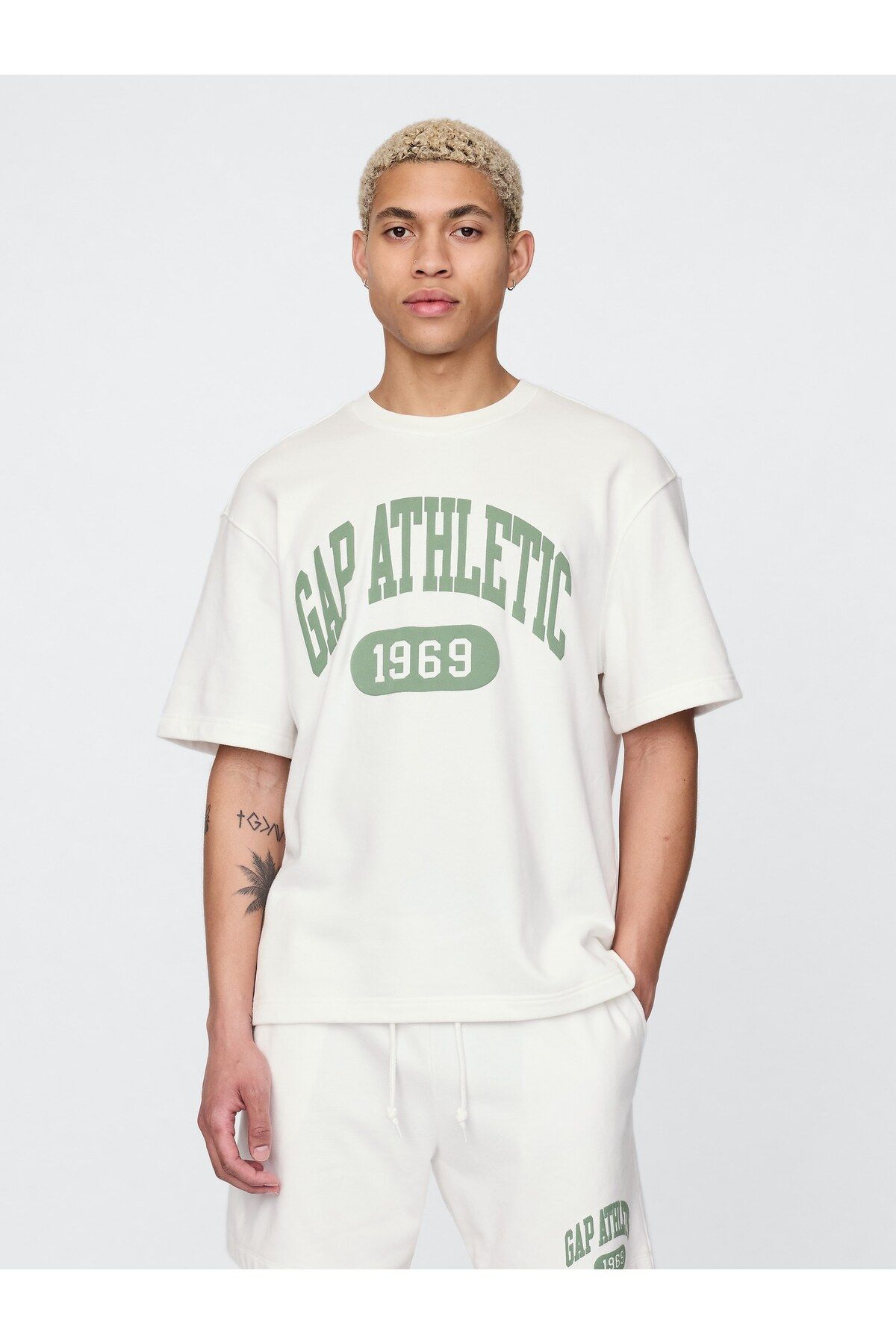 GAP Erkek Beyaz VintageSoft Athletic Gap Logo Sweatshirt