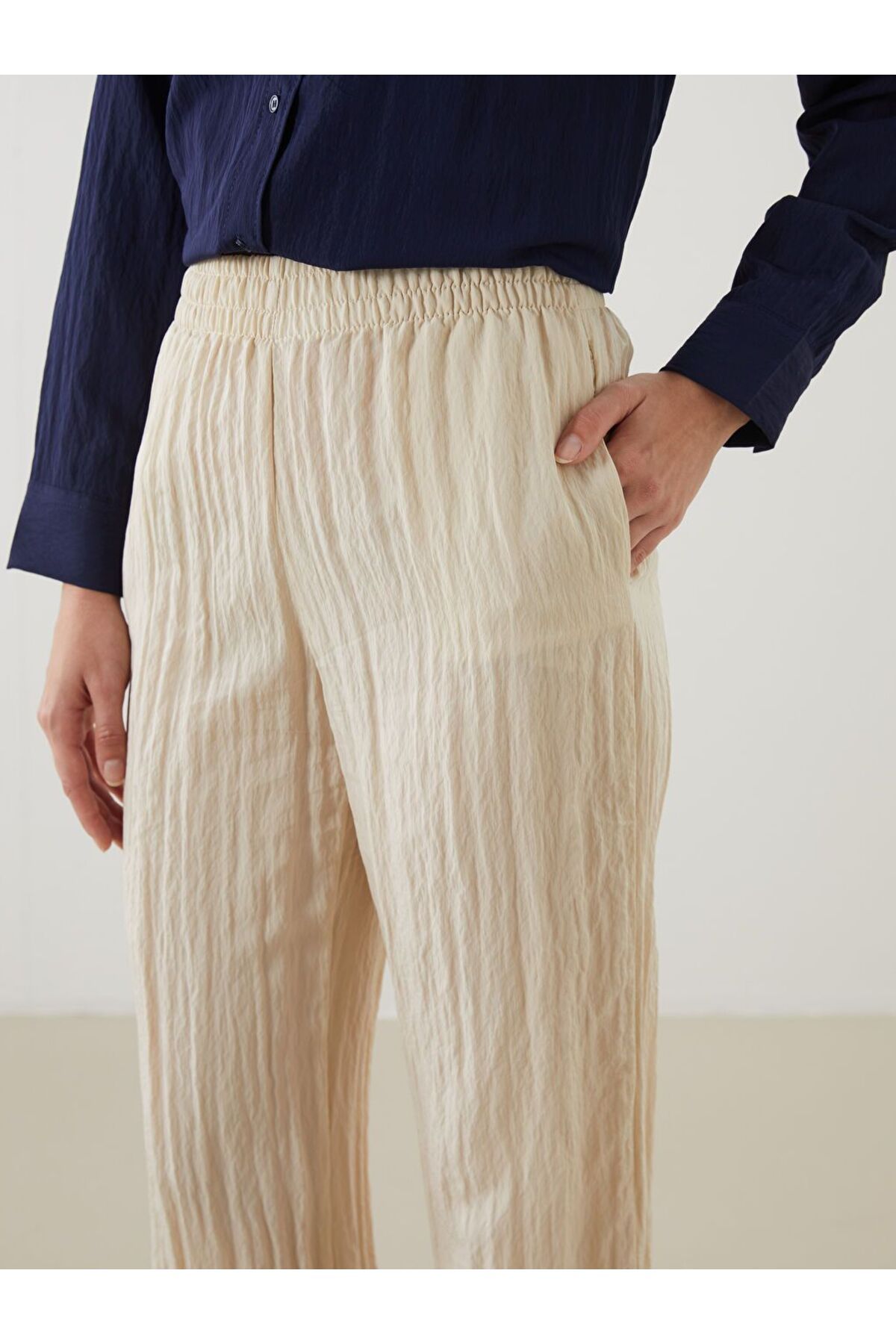 LC Waikiki-Pantaloni de damă LCW Modest cu talie elastică texturată 7
