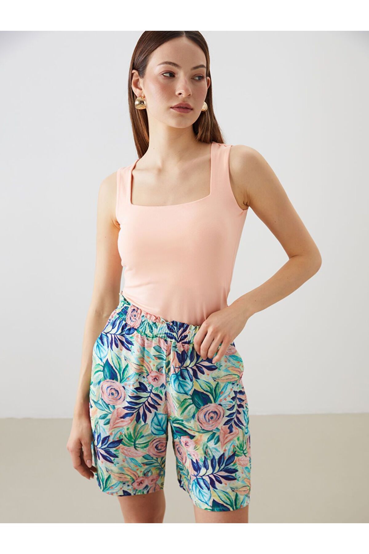 LC Waikiki LCWAIKIKI Classic Kare Yaka Kadın Atlet