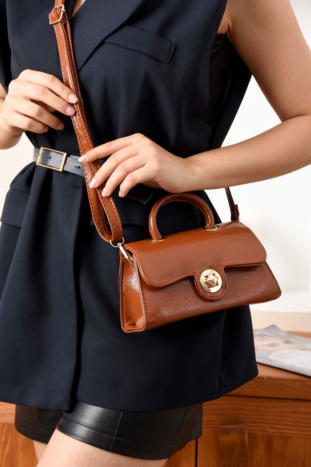 Handley Lüks Mini Özel Tasarım Kilit Detaylı Çapraz Askılı Omuz Çantası