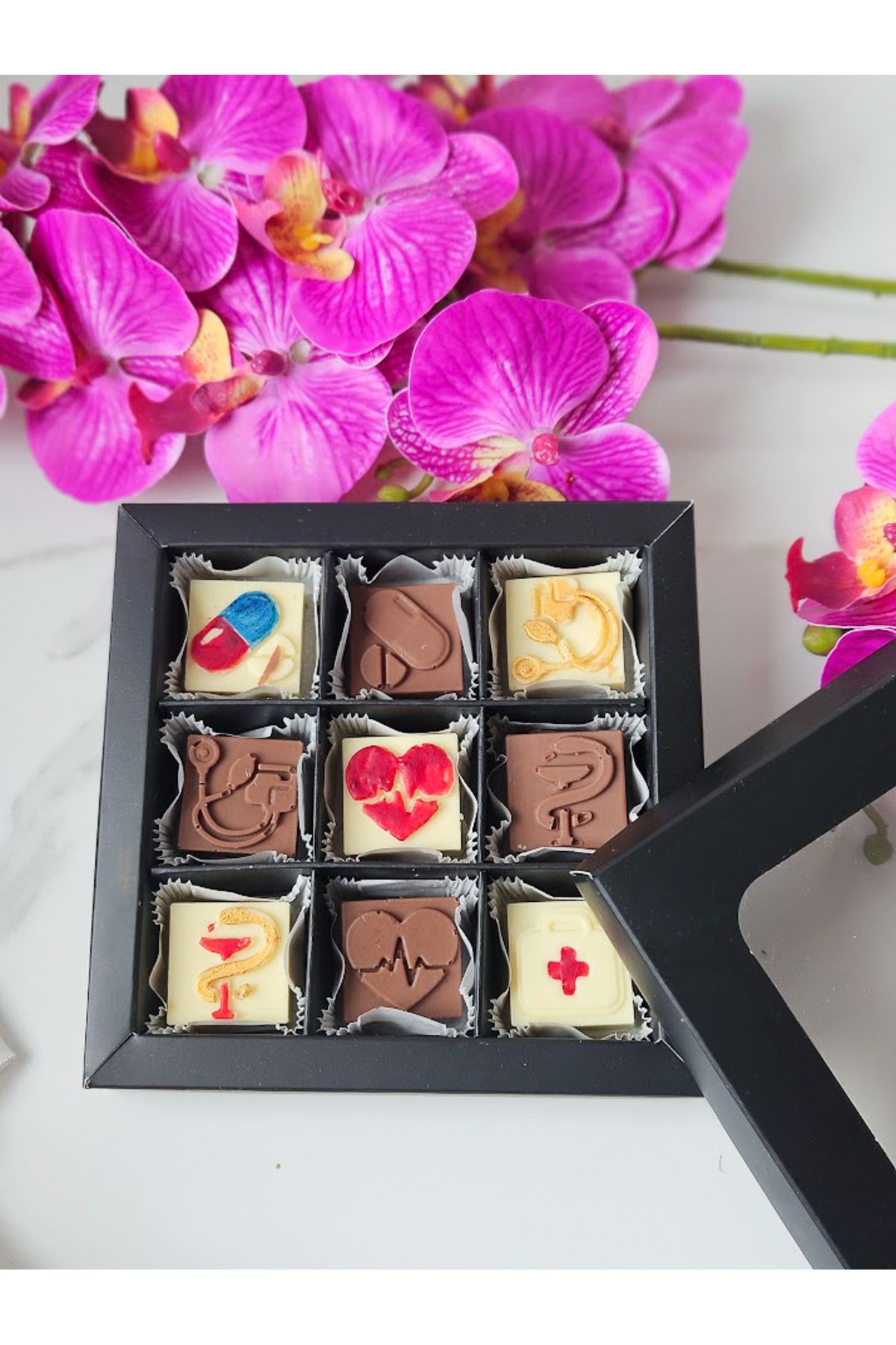 ksana choco Belçika Çikolatası ile El Yapımı Butik Hediye Kutusu –Doktora Özel Tasarım Hediyesi