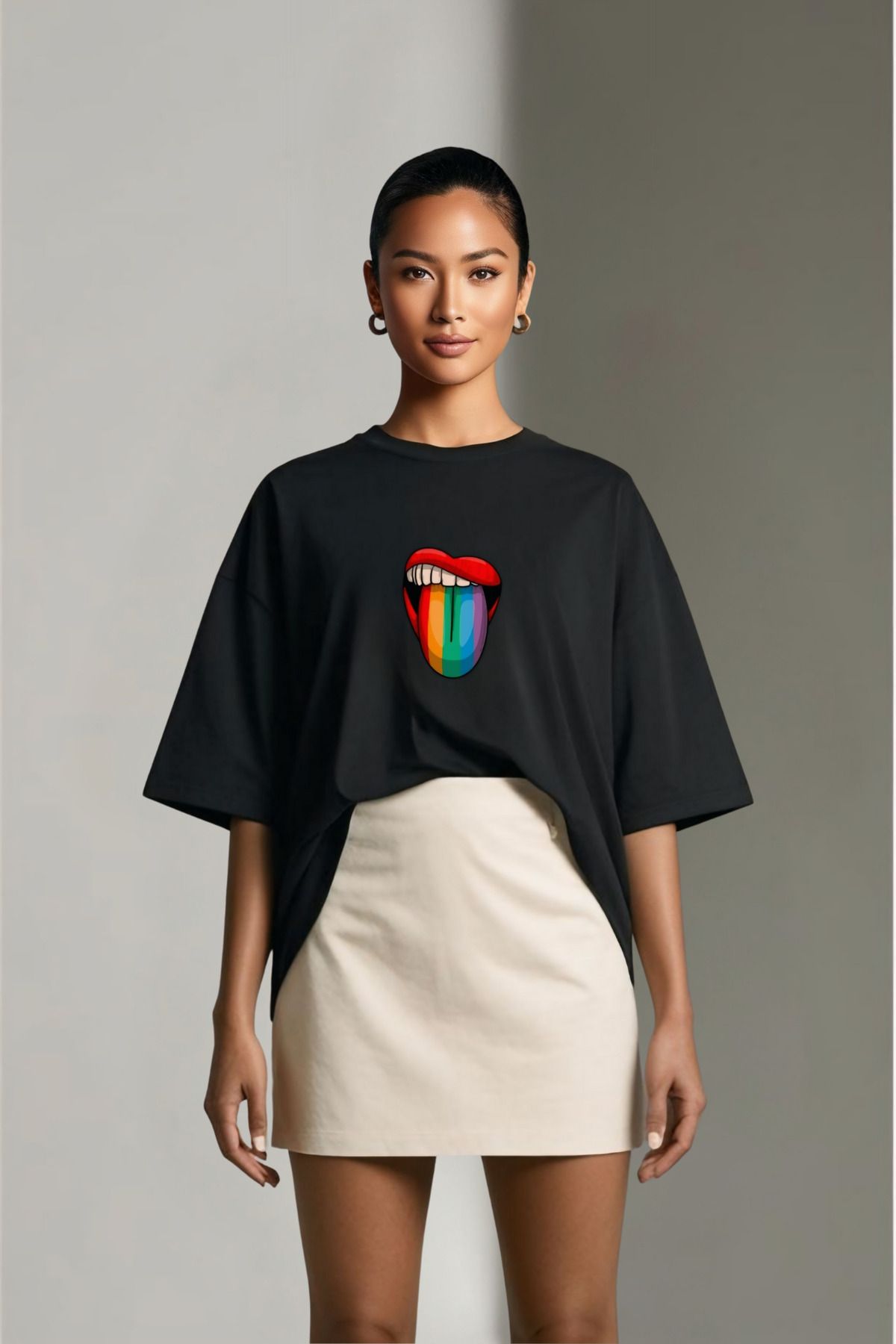 Butik Rainbow Kiss Pamuklu Oversize T-shirt – Dil Çıkartan Dudak Tasarımı