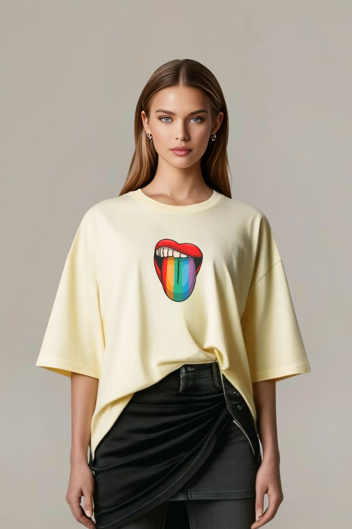 Butik Rainbow Kiss Pamuklu Oversize T-shirt – Dil Çıkartan Dudak Tasarımı