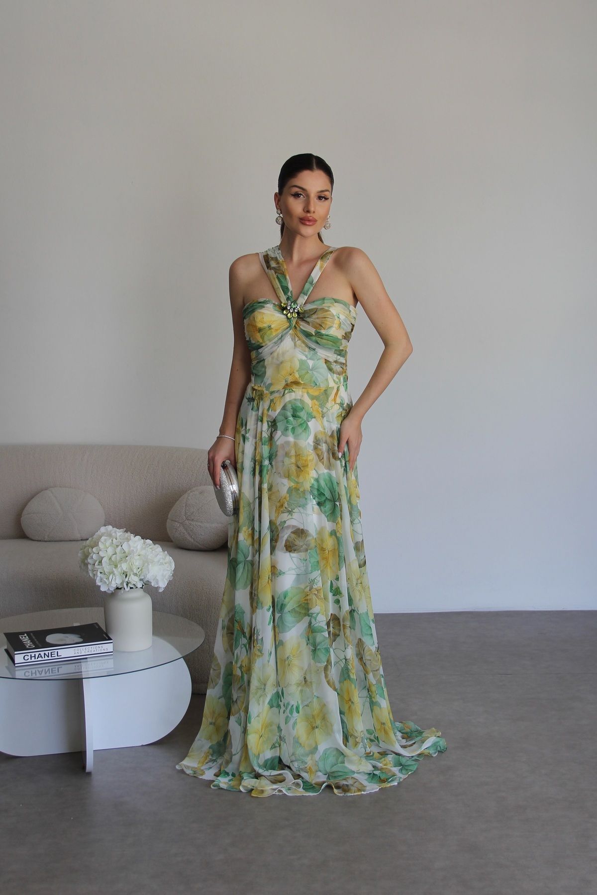 Julidress Şifon Saten Kristal Taşlı Broşlu Straplez Yaka Askılı Abiye Premium Tasarım Elbise