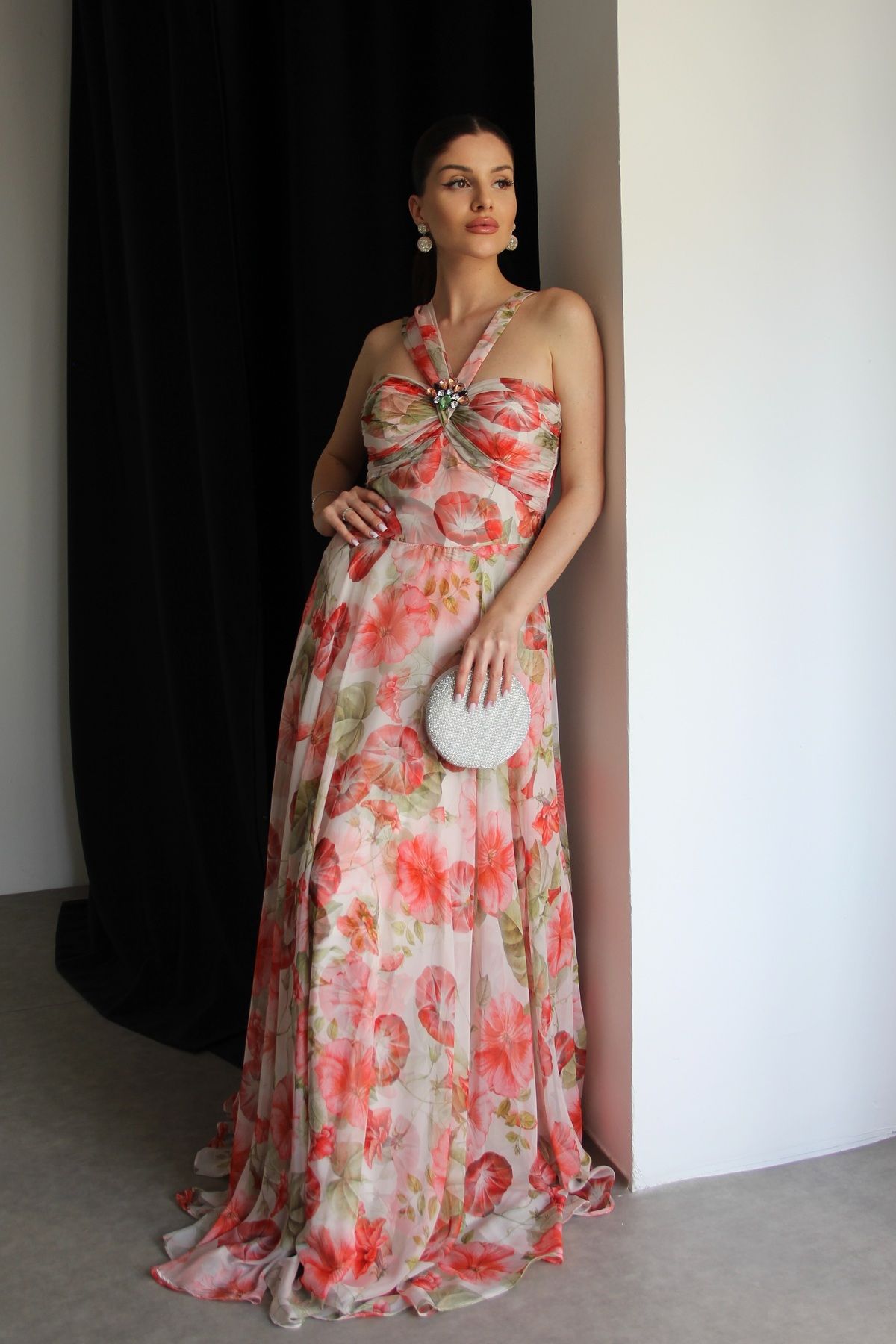 Julidress Şifon Saten Kristal Taşlı Broşlu Straplez Yaka Askılı Abiye Premium Tasarım Elbise
