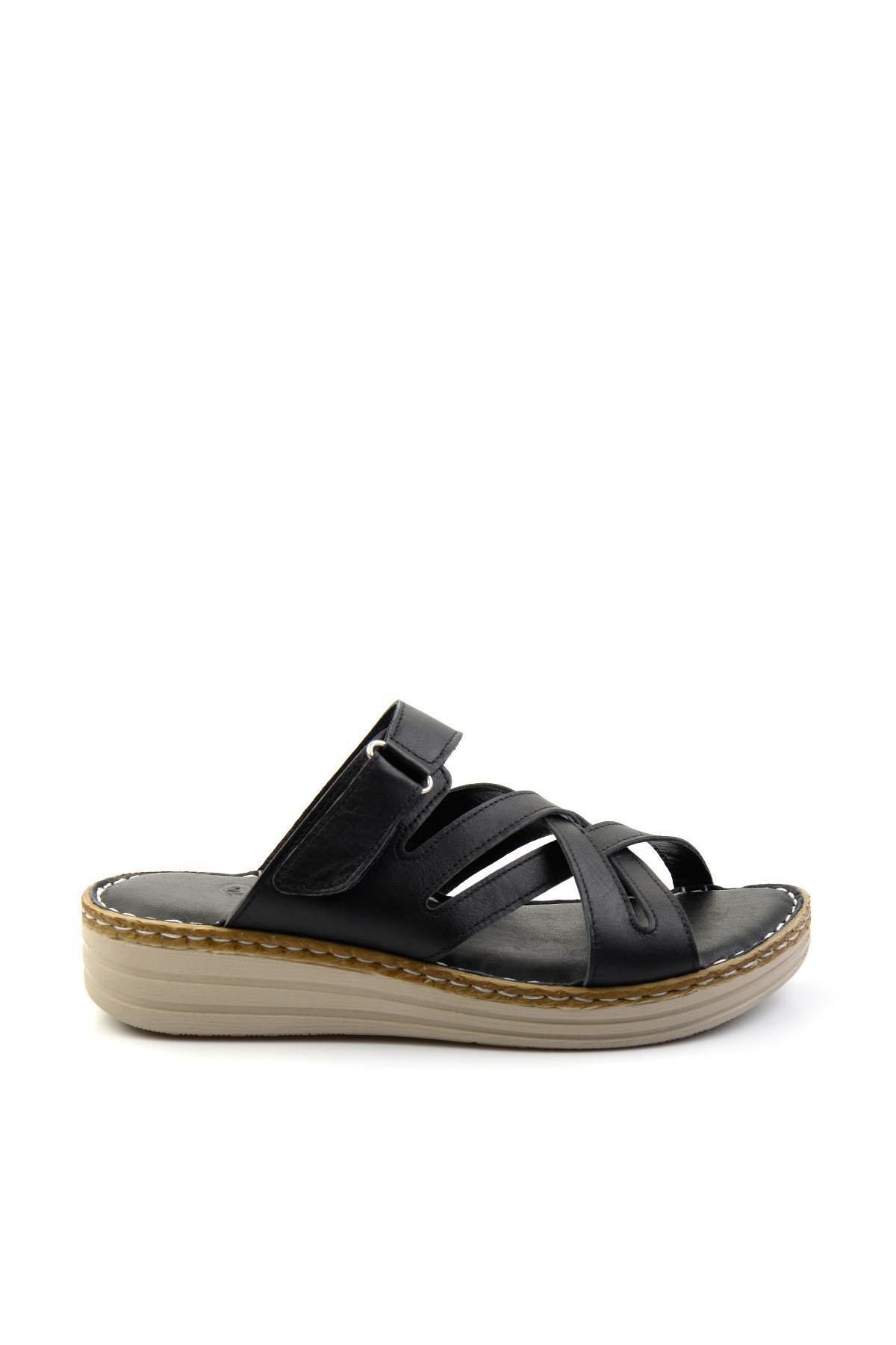 Bambi Siyah Leather Kadın Terlik K04281030603