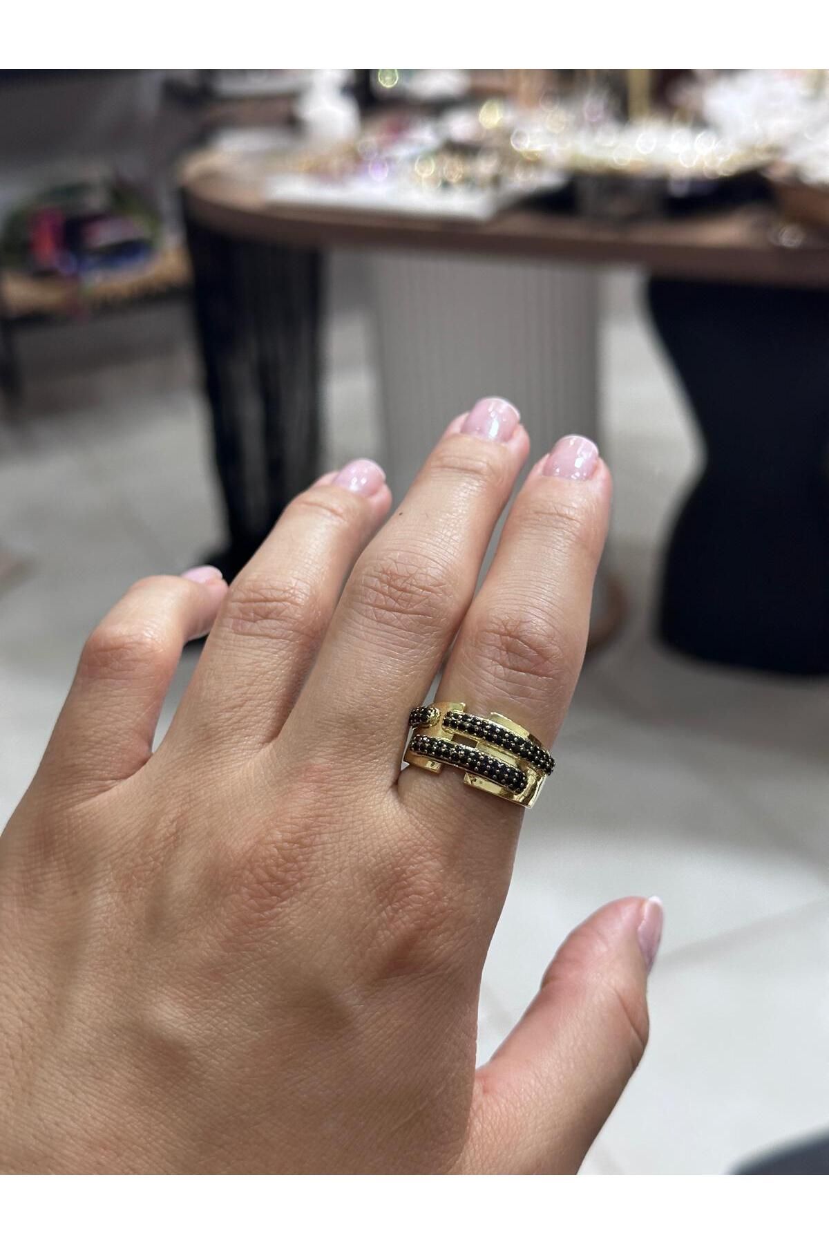 Store Siyah Taşlı Çelik yüzük