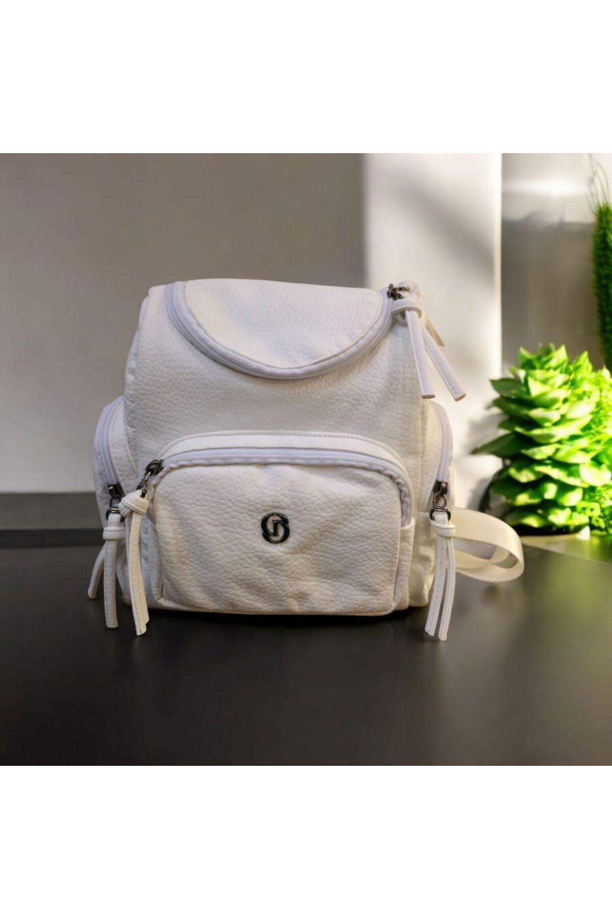obenbags Beyaz Çok Gözlü Deri Görünümlü Kadın Sırt Çantası