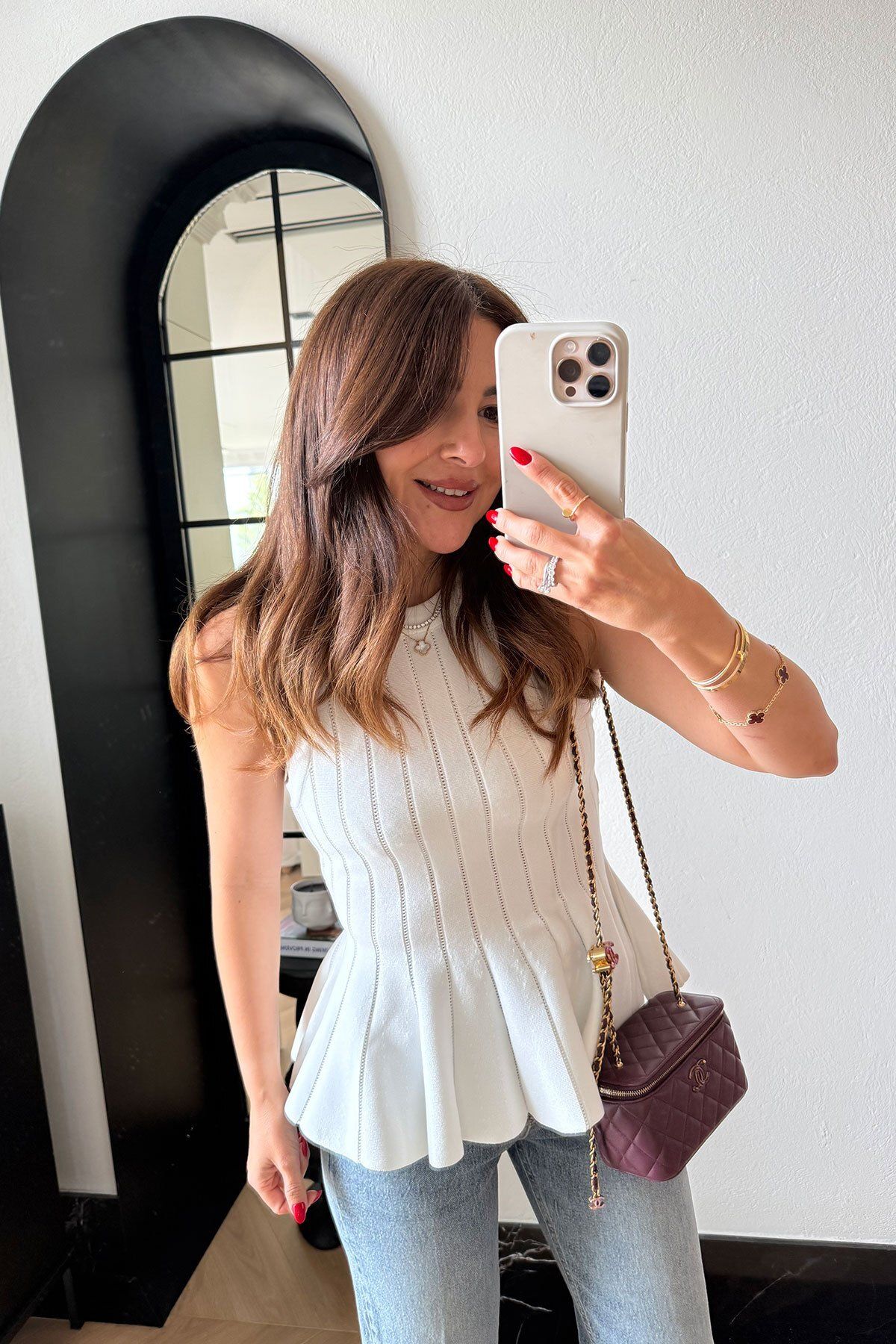 Özge Özgenç Volanlı Kolsuz Bluz