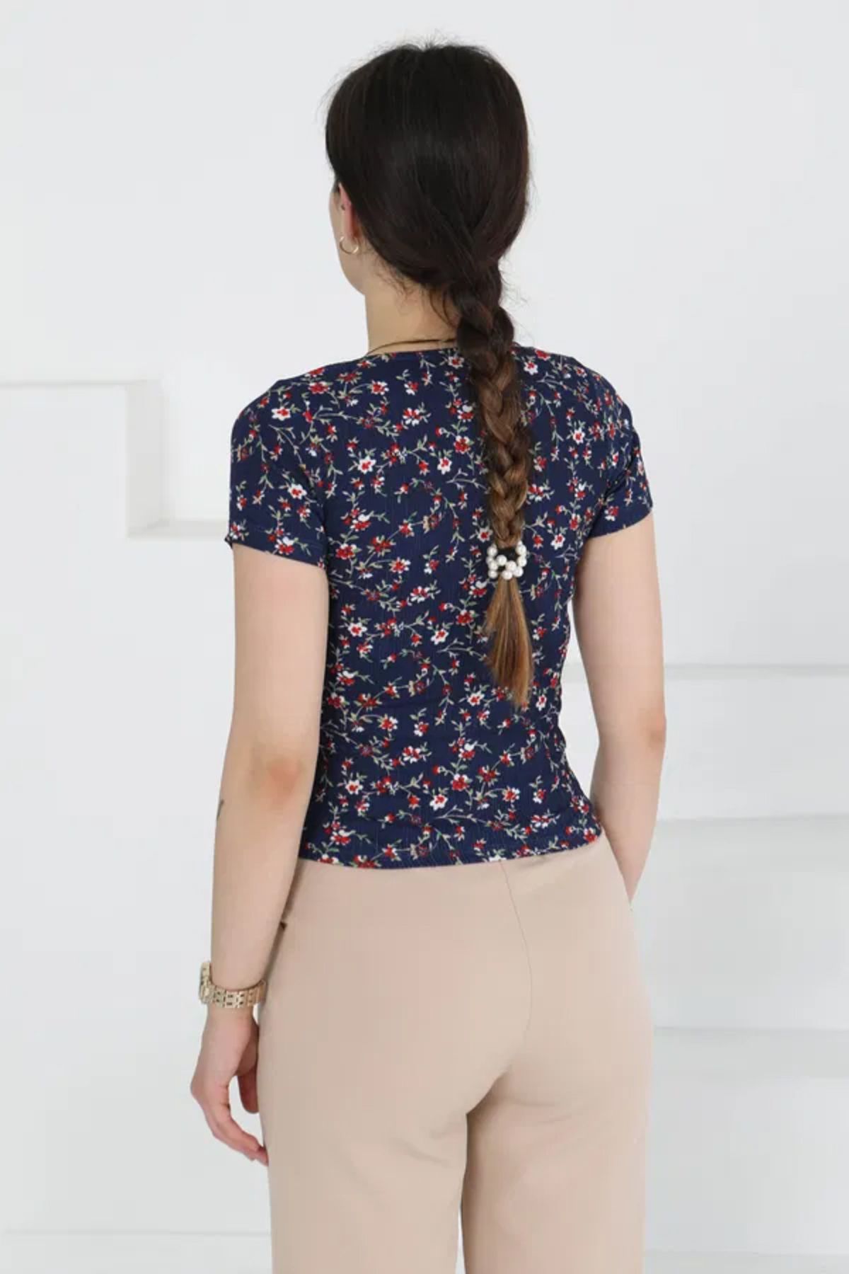 Butik Oval Yaka Çiçek Desenli Bluz