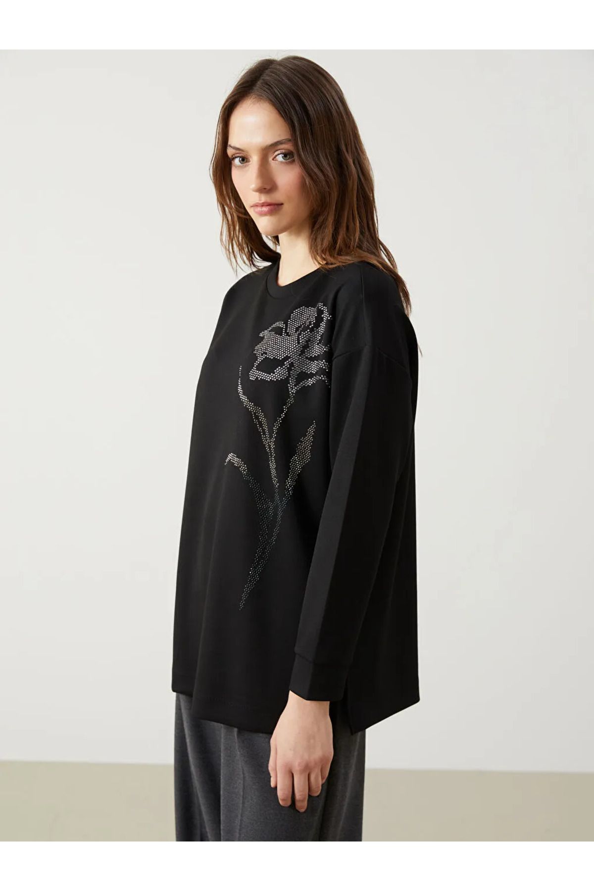 LC Waikiki LCWAIKIKI Classic Siyah Taşlı Oversize Kadın Sweatshirt Tunik