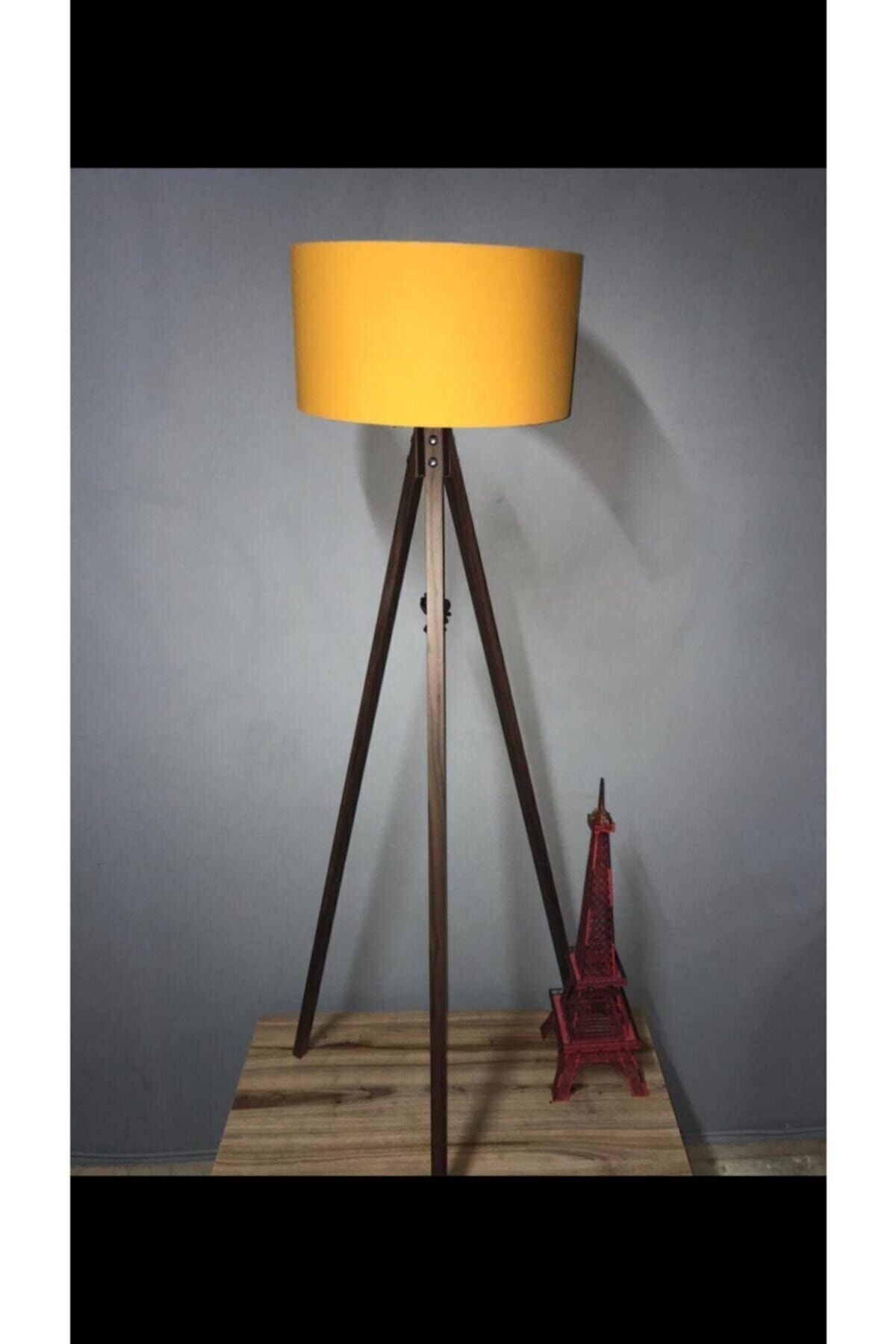 SerenityHaven Yuvarlak Başlık Sarı Ayak Kahverengi Lambader Tripod