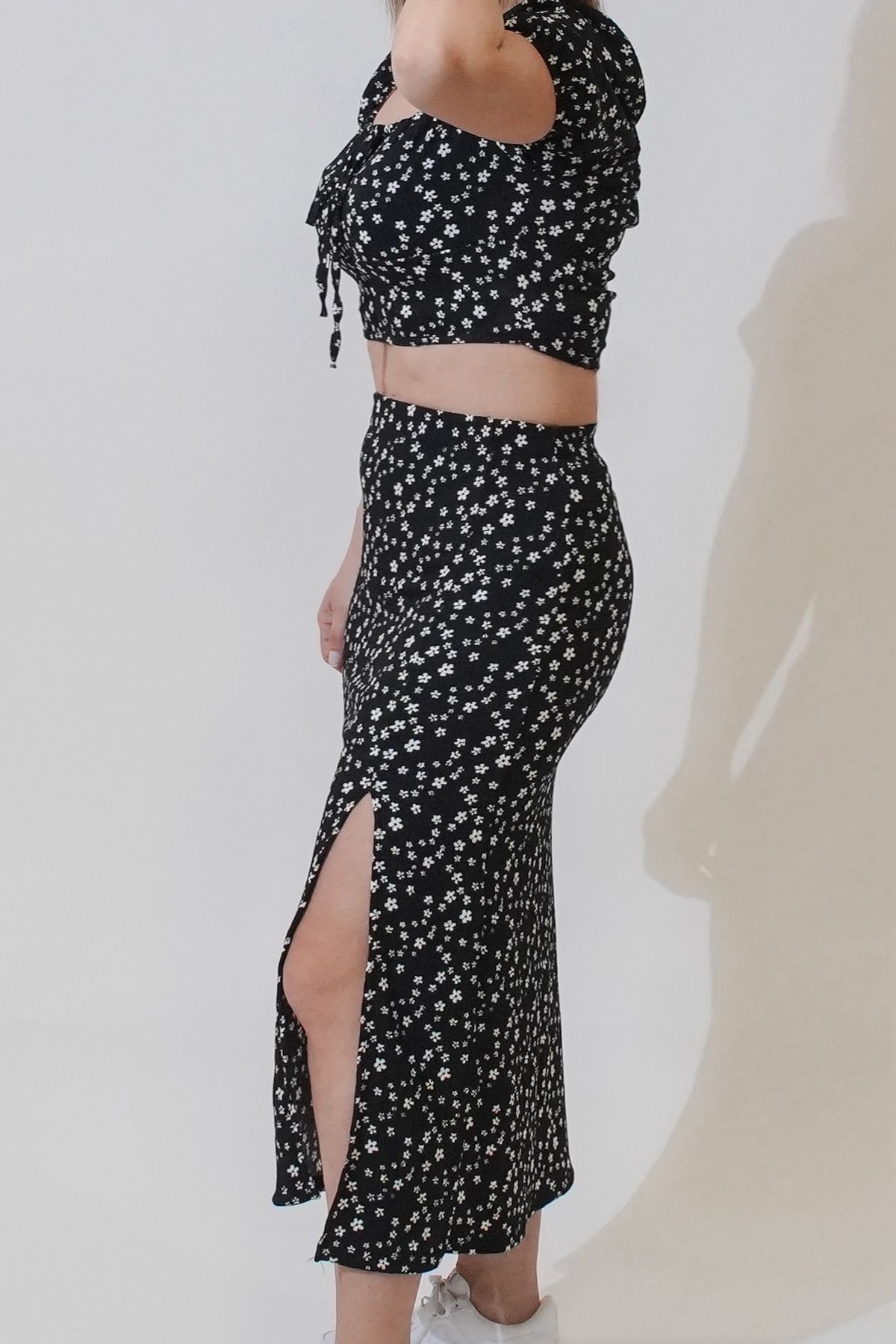 NEW NOCE ÇİÇEKLİ CROP BLUZ-YIRTMAÇLI ETEK TAKIM