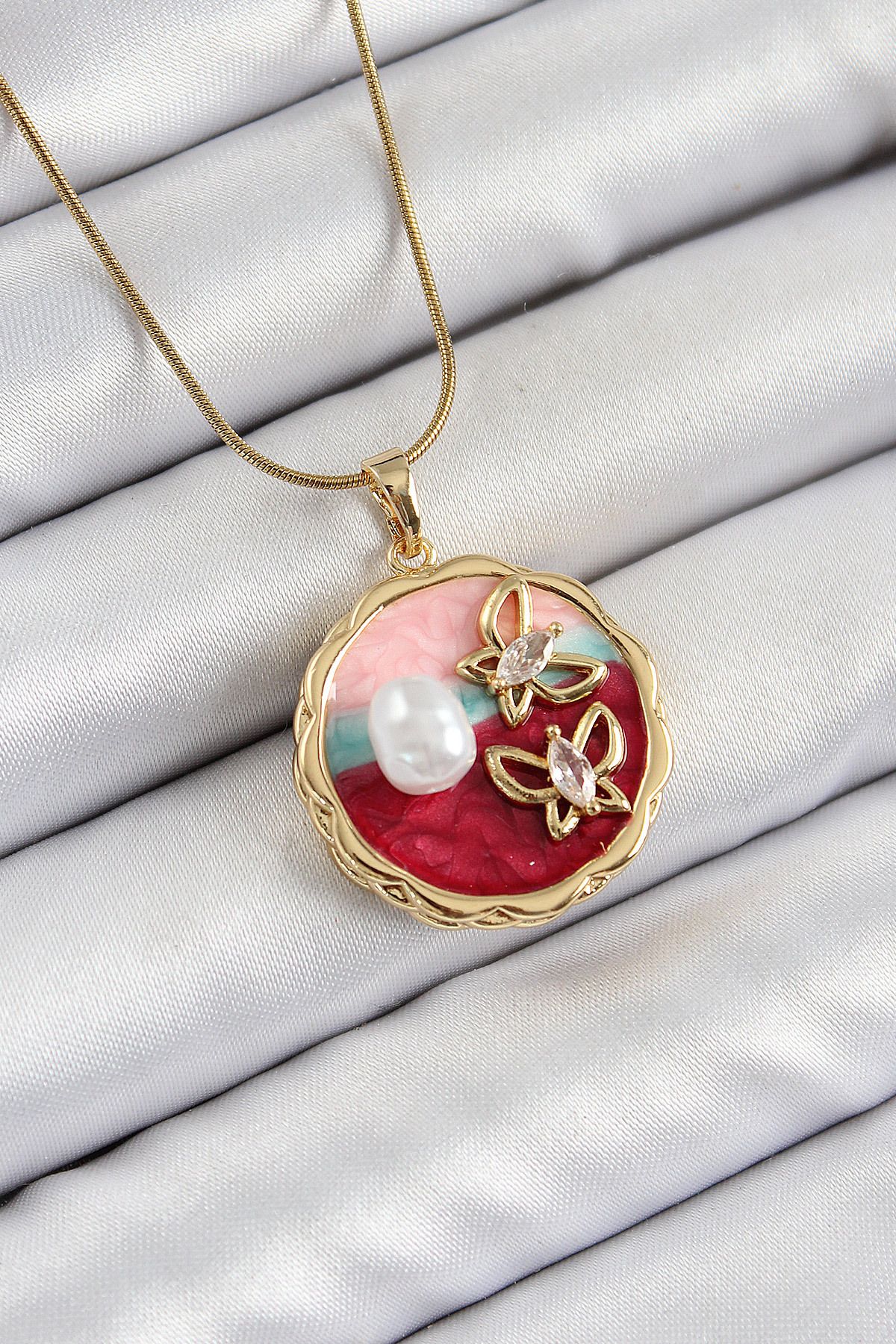 callerrons accessories Zincir Zirkon Taşlı Asorti Sanatsal Portre İnci Detaylı Kelebek Figürlü Model Gold Renk Kadın Kolye