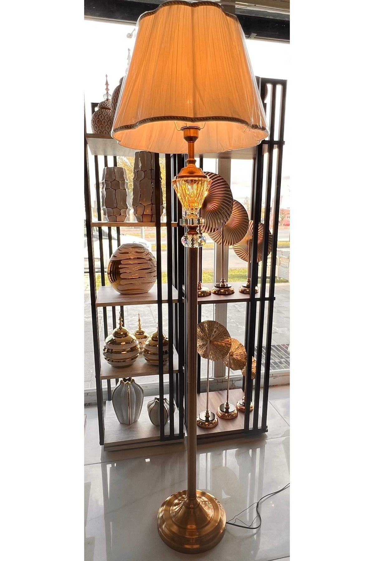 SerenityHaven Ayaklı abajur eskitme 160cm