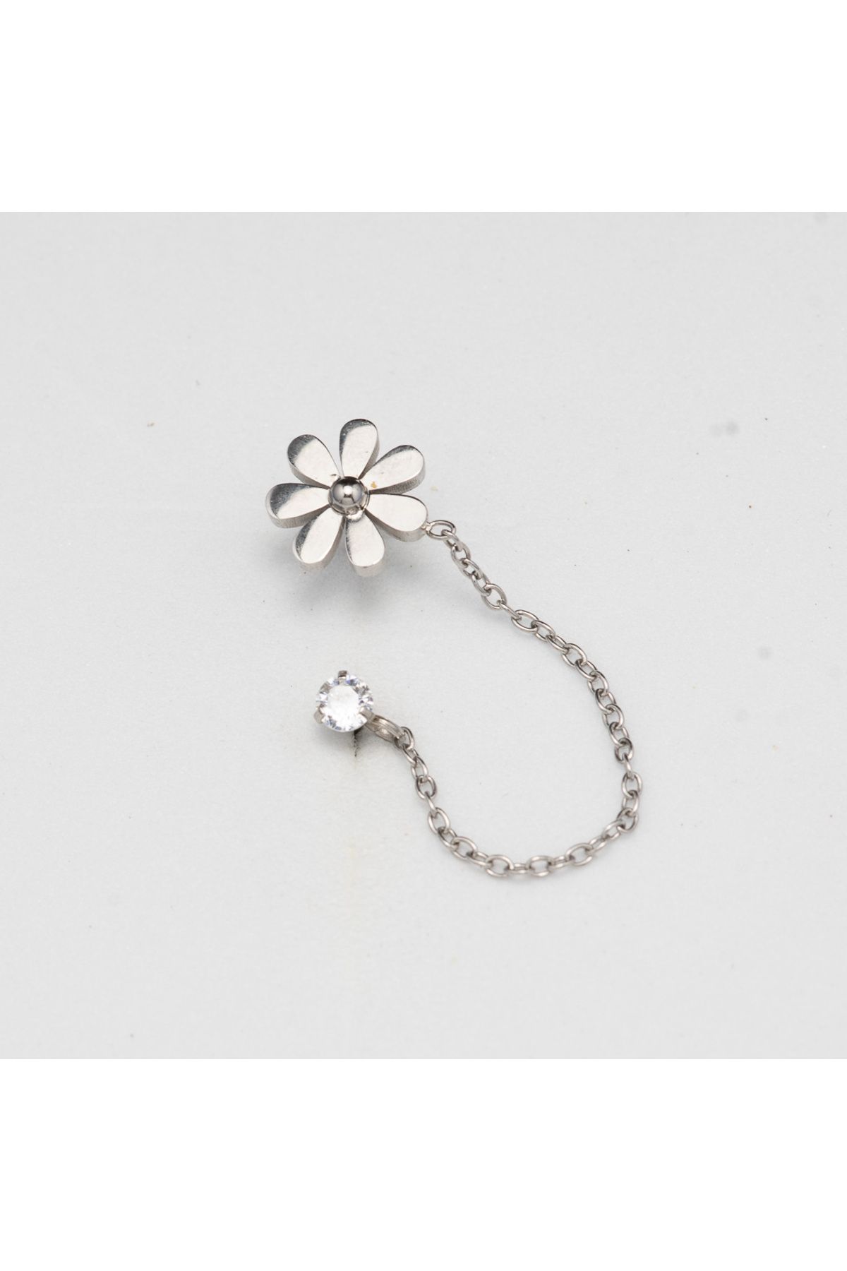 Piercing by Sever ZİNCİRLİ ÇİÇEK ve TAŞ ÇELİK PIERCING… GÜMÜŞ/SILVER RENKLİ ve ŞEFFAF TAŞLI (TARGUS HELIX CONCH FLAT)