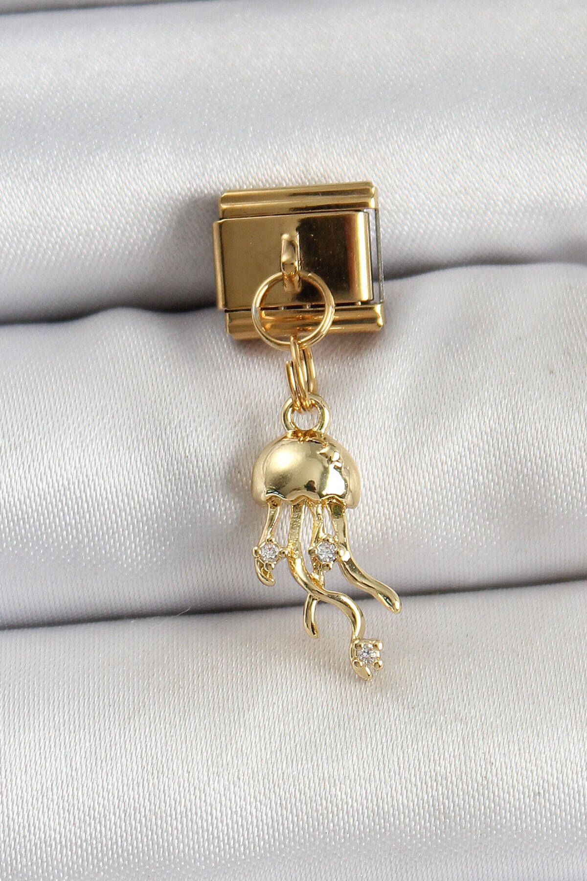 Avantaj Kapıda ® 316L Çelik Sallantılı Zirkon Taşlı Deniz Anası Model Gold Renk Nomination Charm
