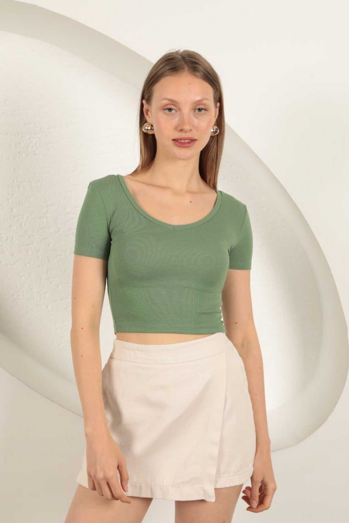 MİHRİZAR V Yaka Viskon Crop T-shırt
