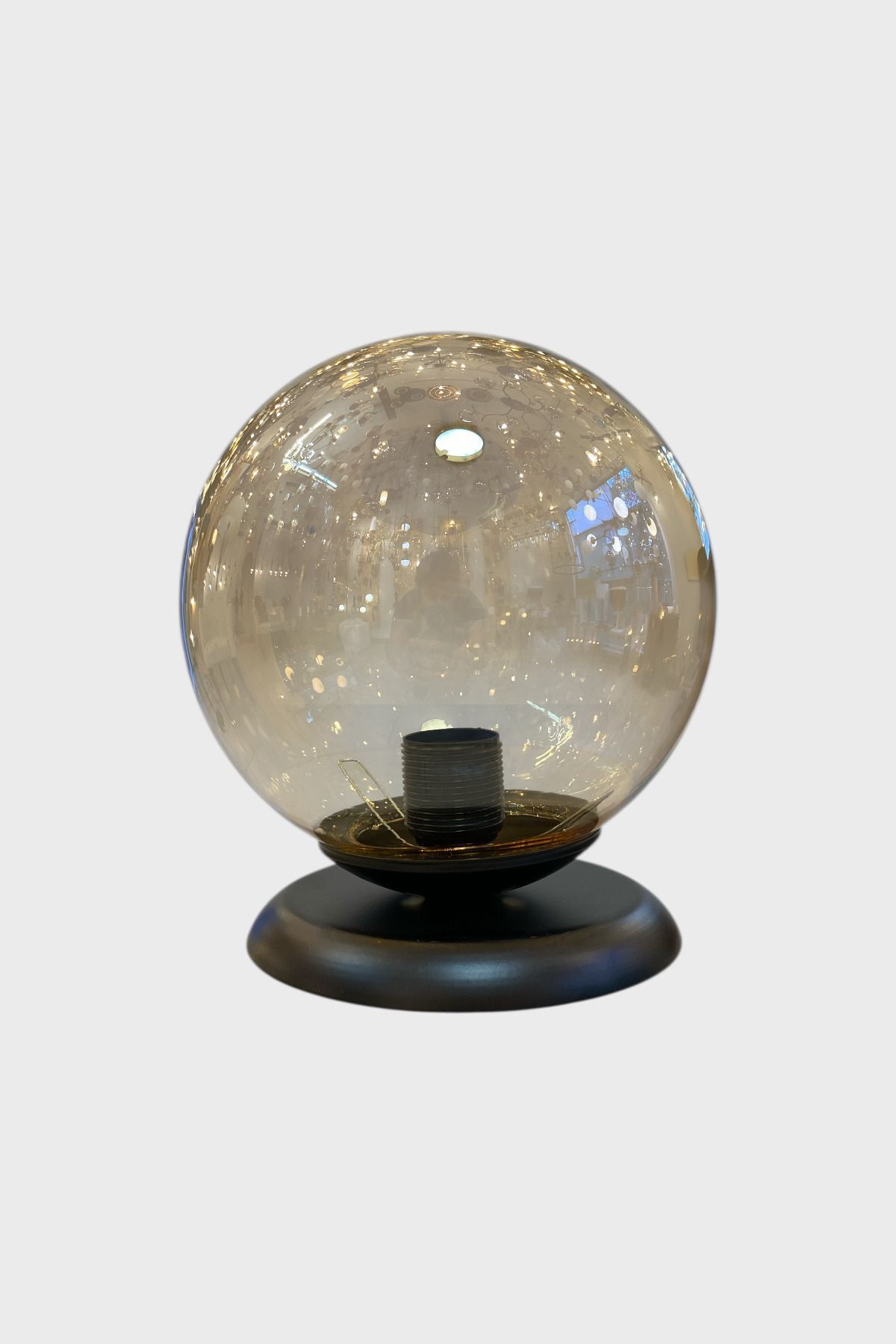 SerenityHaven Modern Bal Cam Küre Başlıklı Siyah Tabanlı Masa Lambası