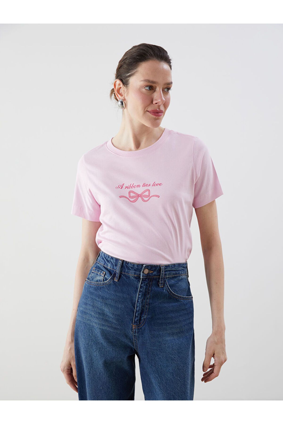 LC Waikiki LCW Comfort Pembe Bisiklet Yaka Kurdele Baskılı Kadın Tişört S5NJ05Z8NVY25