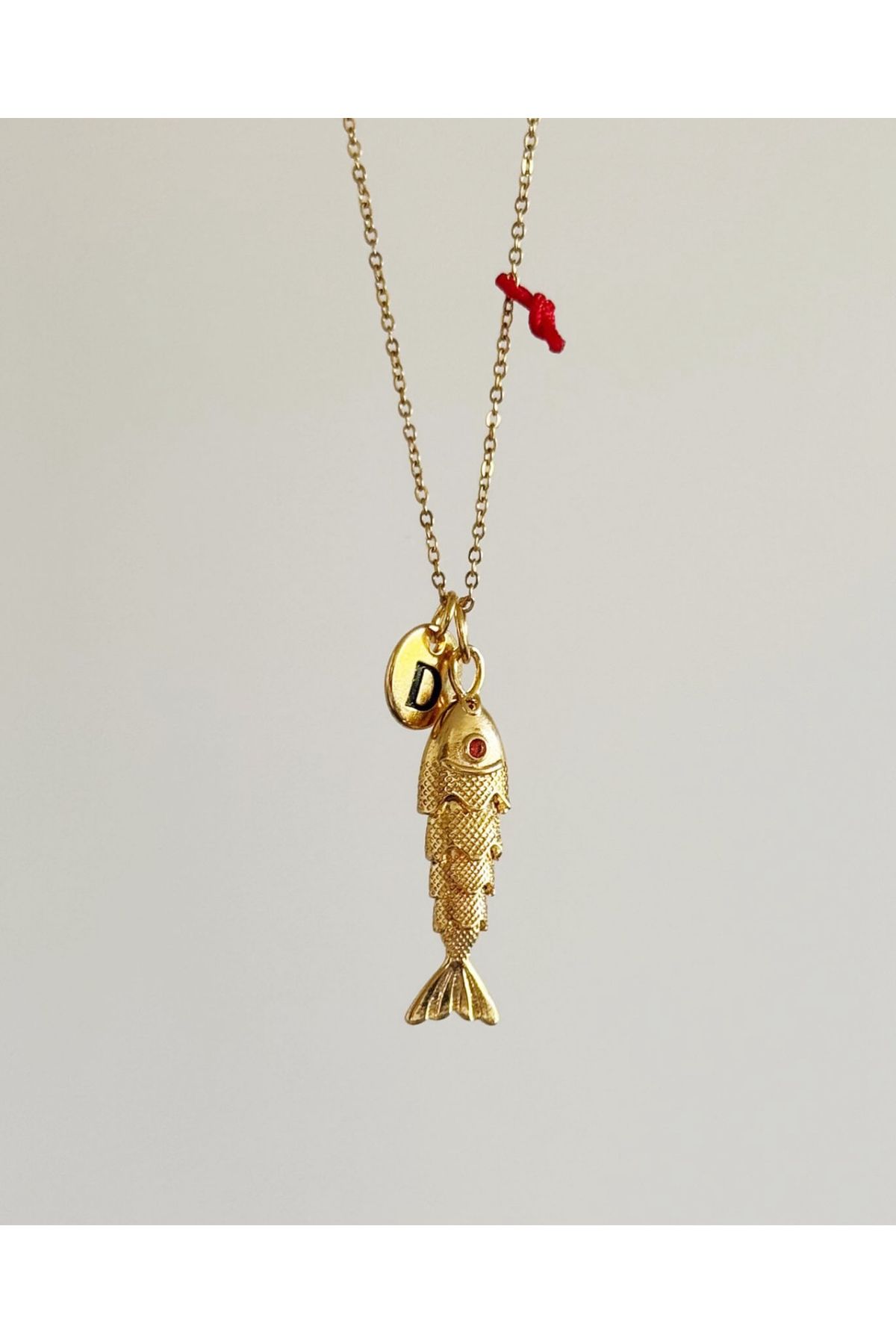 Mojo Jewellery Senin Harfin, Senin Balığın – Altın Kaplama Oynar Kolye