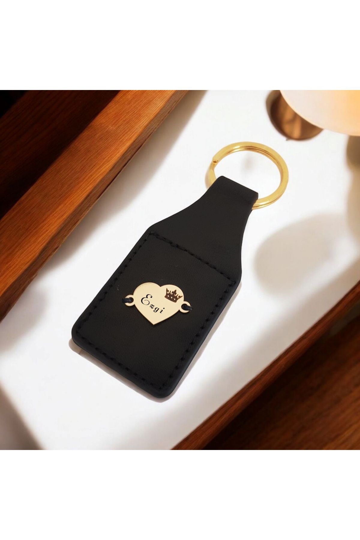 ARCHINO GOLD Ezgi İsmine Özel Doğal Derili Kalp Motifli 14 Ayar Altın Plakalı Hediye Anahtarlık-488isim