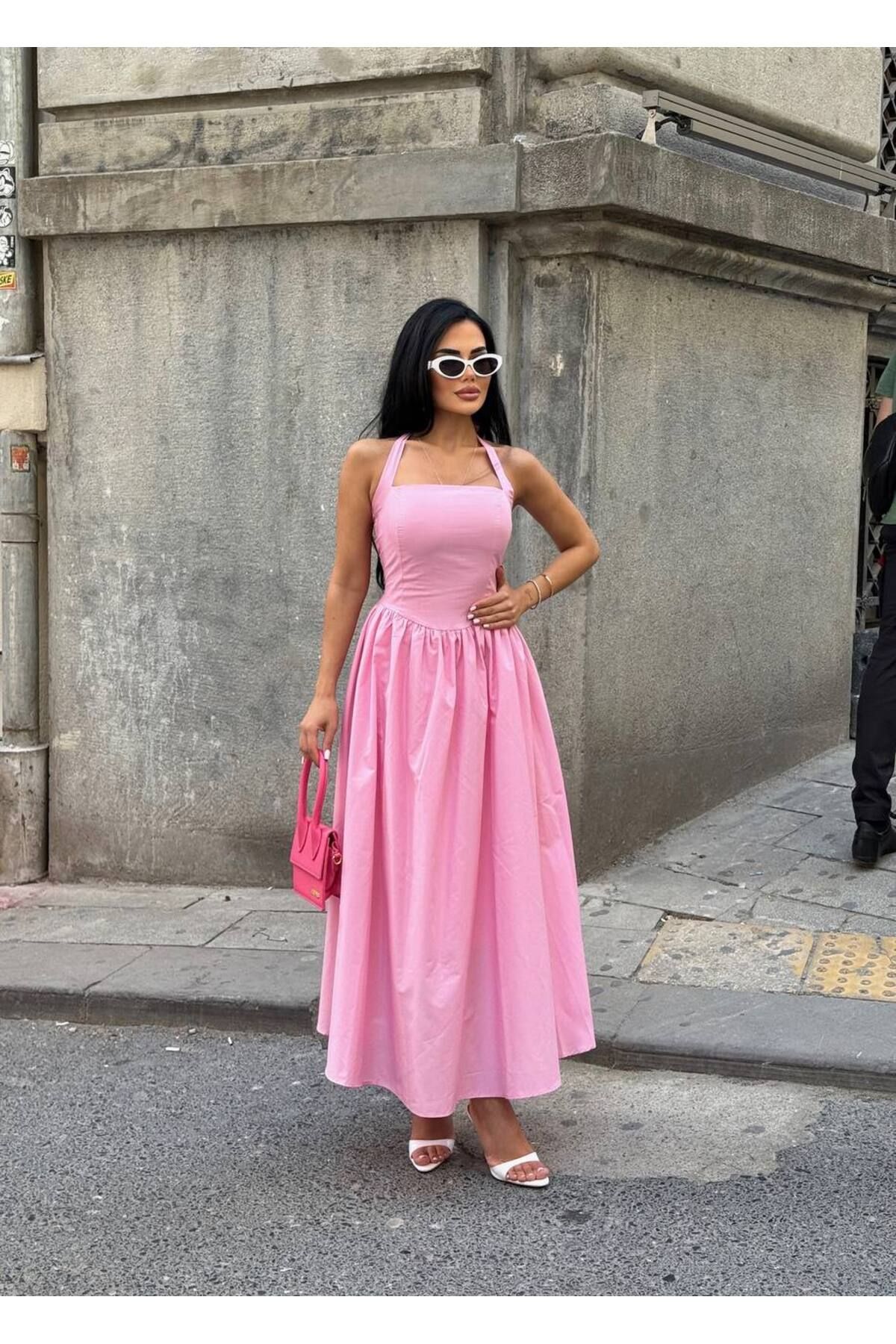 Stil Sepeti Kadın Pembe Boyundan Bağlı Sırtı Gipe Detaylı Astarlı Poplin Kumaş Maxi Elbise ELY-100041230