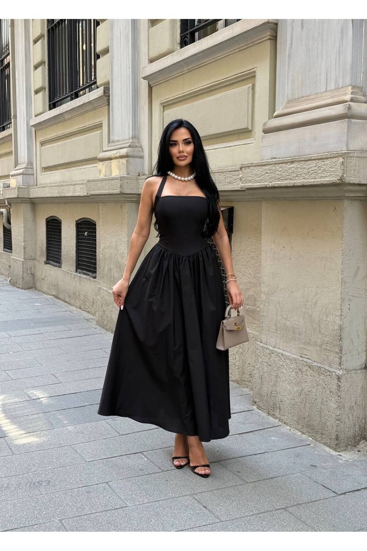 Stil Sepeti Kadın Siyah Boyundan Bağlı Sırtı Gipe Detaylı Astarlı Poplin Kumaş Maxi Elbise ELY-100041230