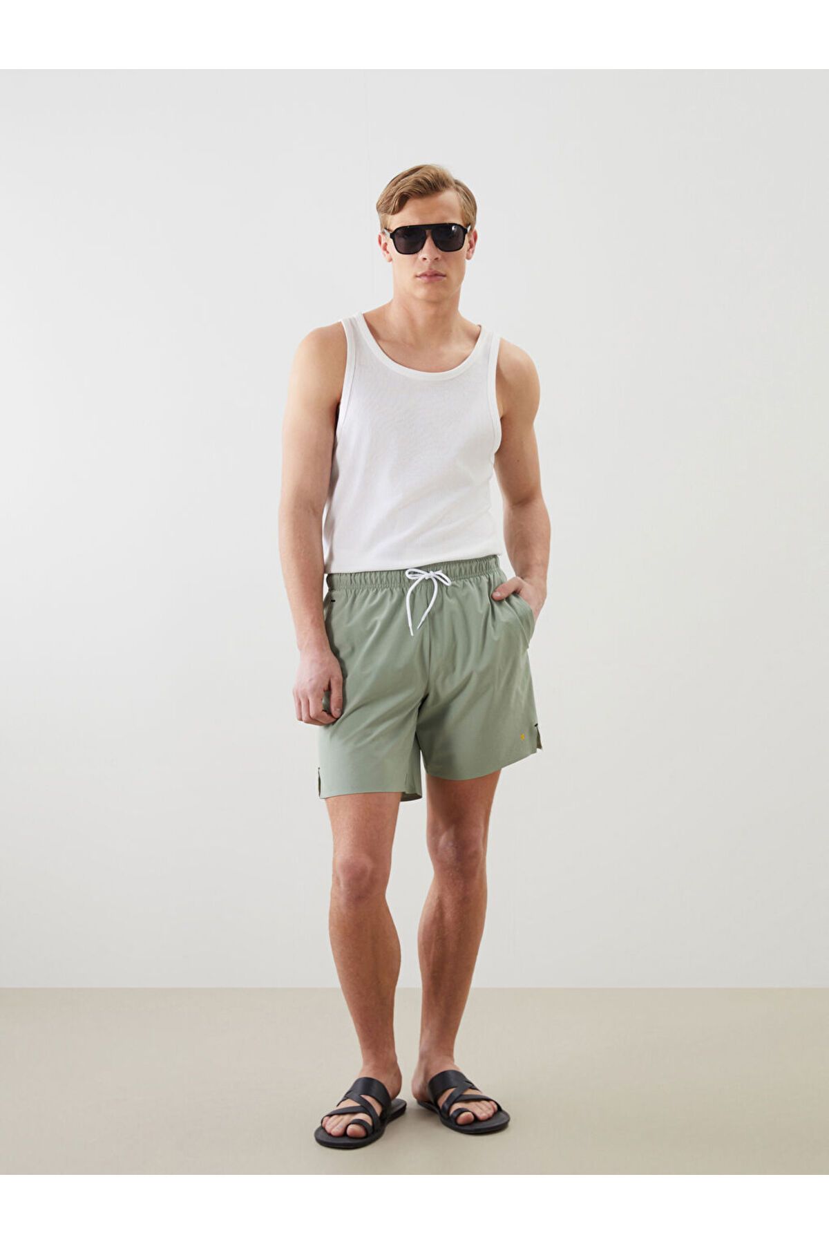 LC Waikiki LCW Kısa Boy Basic Erkek Deniz Şortu