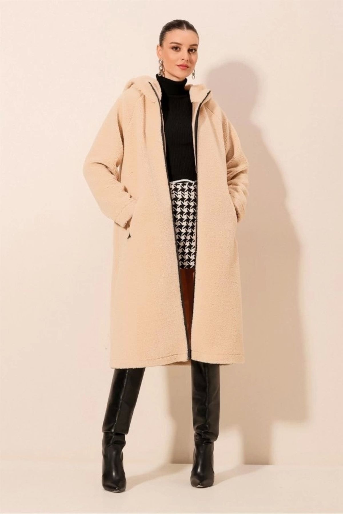 Butik 9132 Kapüşonlu Peluş Kaban - Krem