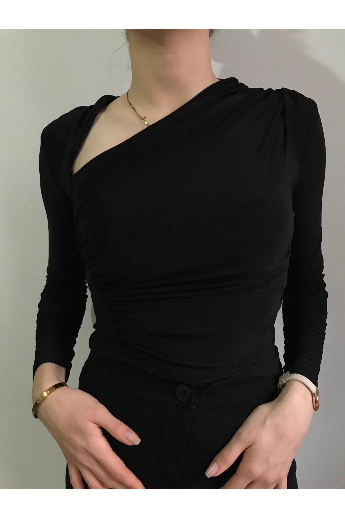 MODA omuz detaylı sandy siyah bluz