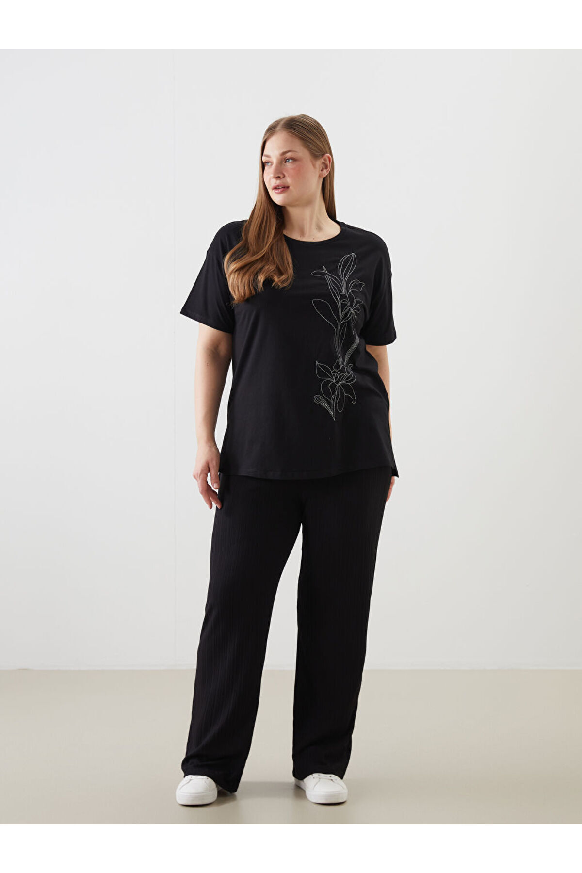 LC Waikiki-Create Your Style from Uzg Store |   Textured Women's Trousers with Elastic Waist 3