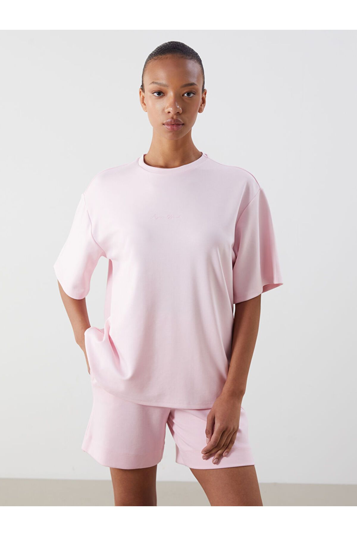 LC Waikiki Yeni Sezon Bisiklet Yaka Oversize Kadin Tisort - S5P280Z8