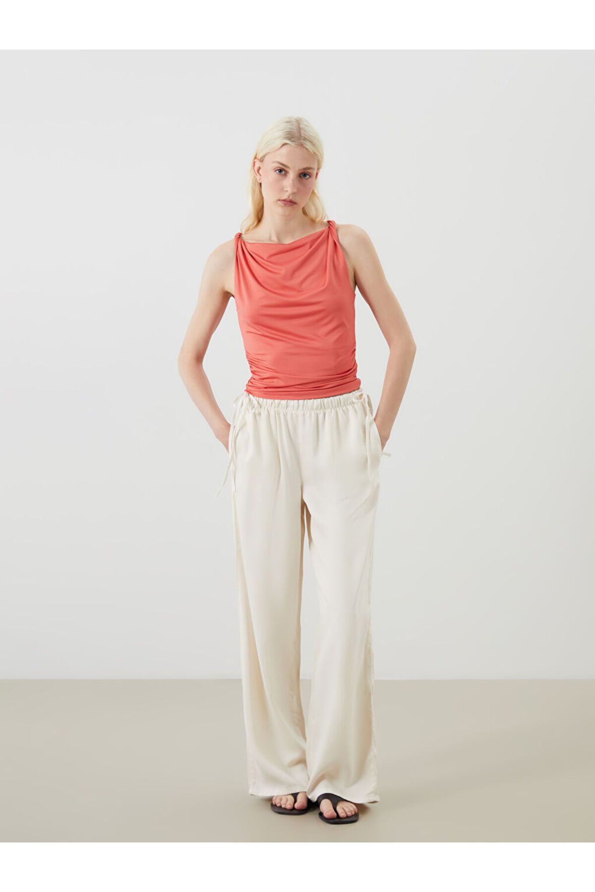 LC Waikiki-Create Your Style from Uzg Store |   U Neck Gathered Blouse 3