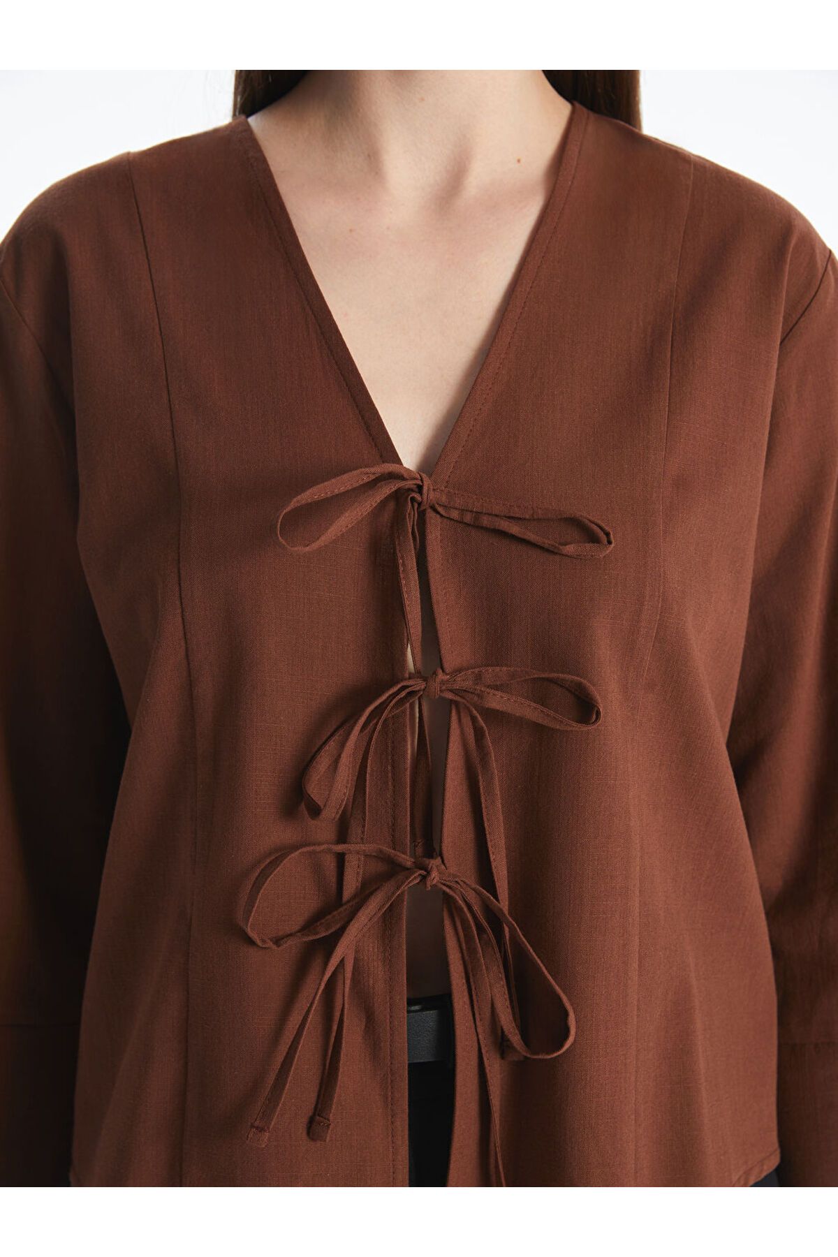 LC Waikiki-Create Your Style with Uzg Store |   V-Neck Blouse with Bow on the Front 4