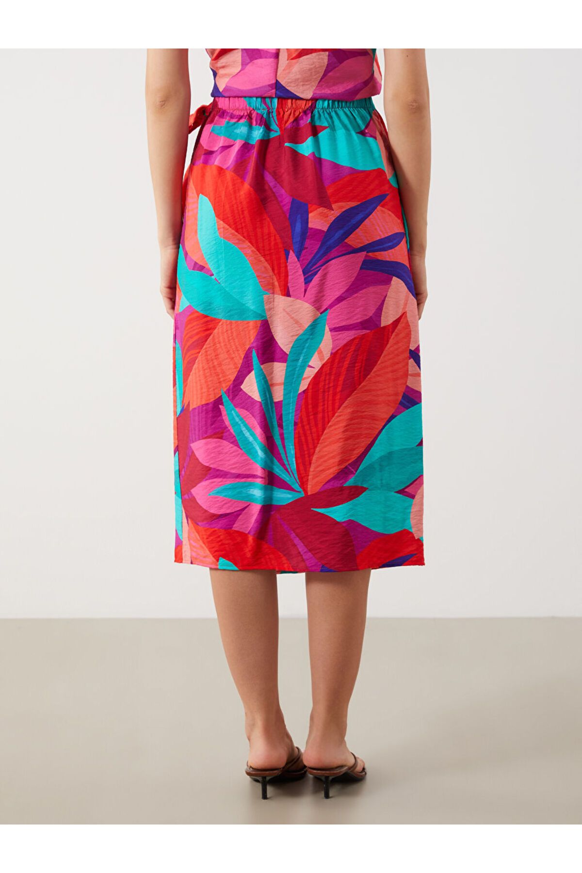 LC Waikiki-Sparkling Selections from Shining Store |   Mixed Floral Skirt with Elastic Waist 4