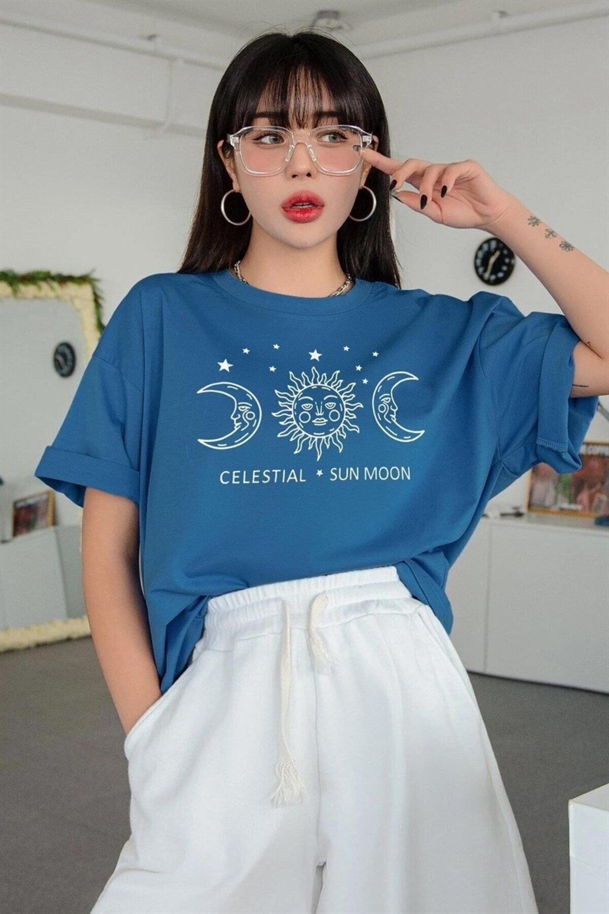 Tarzsokak Kadın Petrol Mavisi Oversize Celestial Sun Moon Baskılı T-shirt -