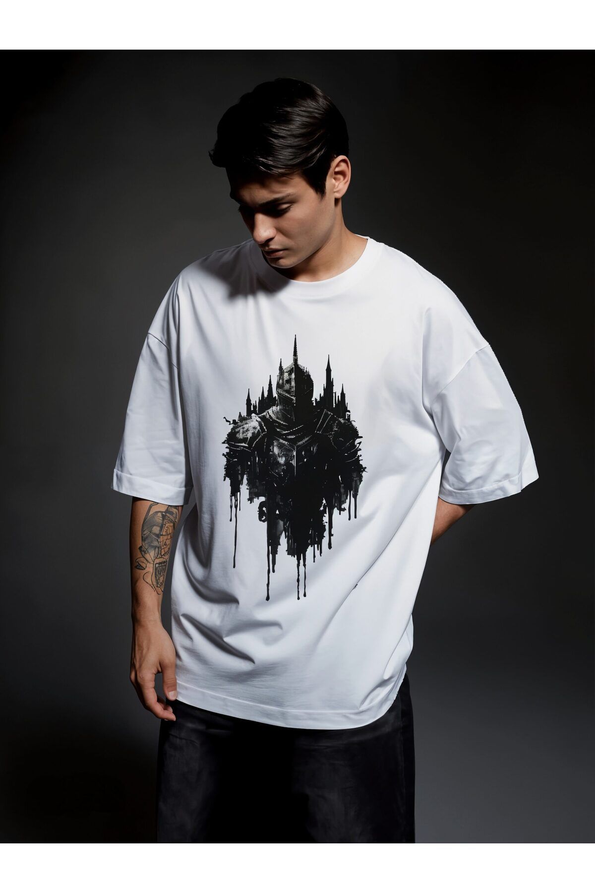 ELNOYA Unisex Pamuklu Beyaz Oversize "Şovalye" Baskılı Bisiklet Yaka Rahat Günlük T-shirt