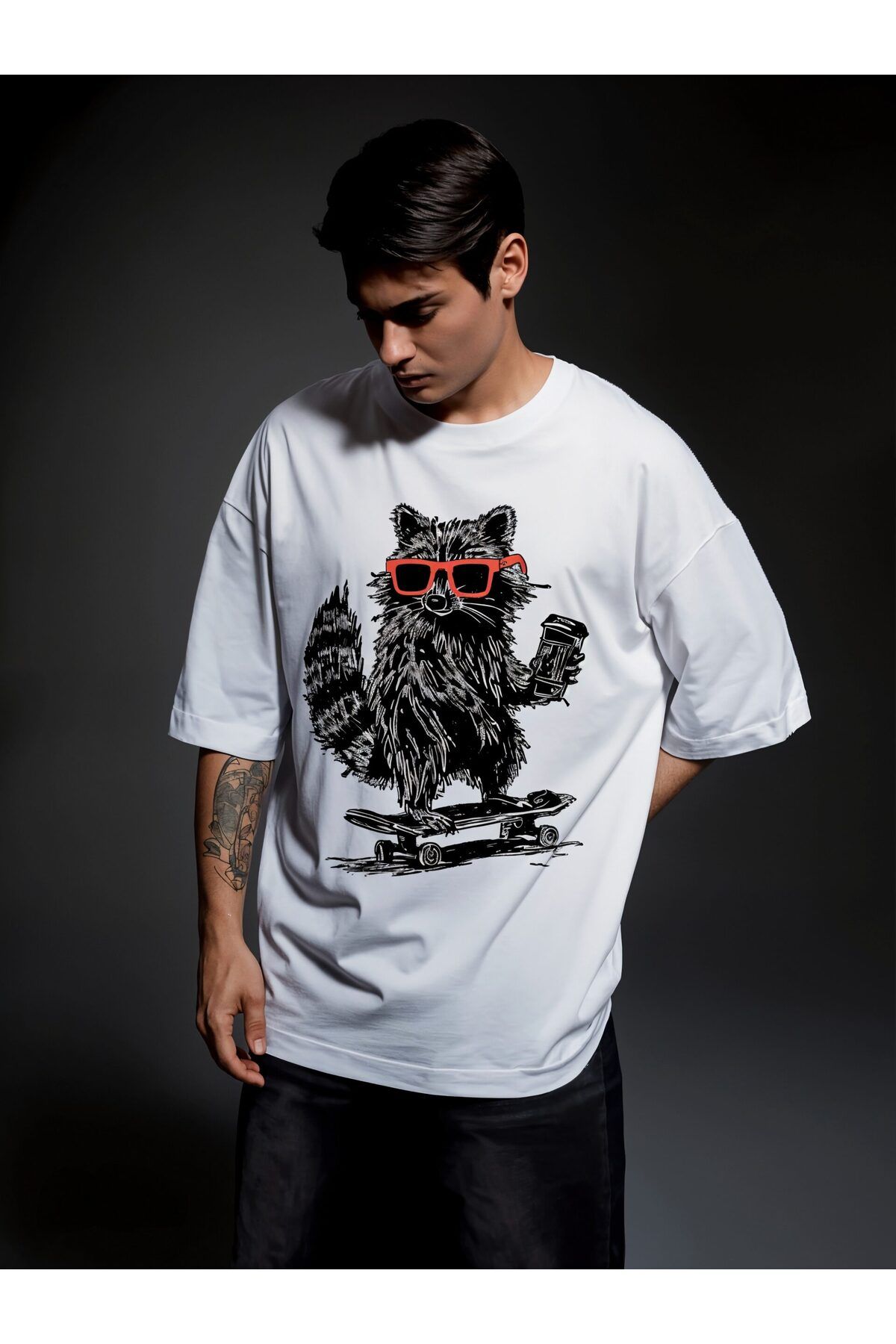 ELNOYA Unisex Pamuklu Beyaz Oversize "Rakun" Baskılı Bisiklet Yaka Rahat Günlük T-shirt
