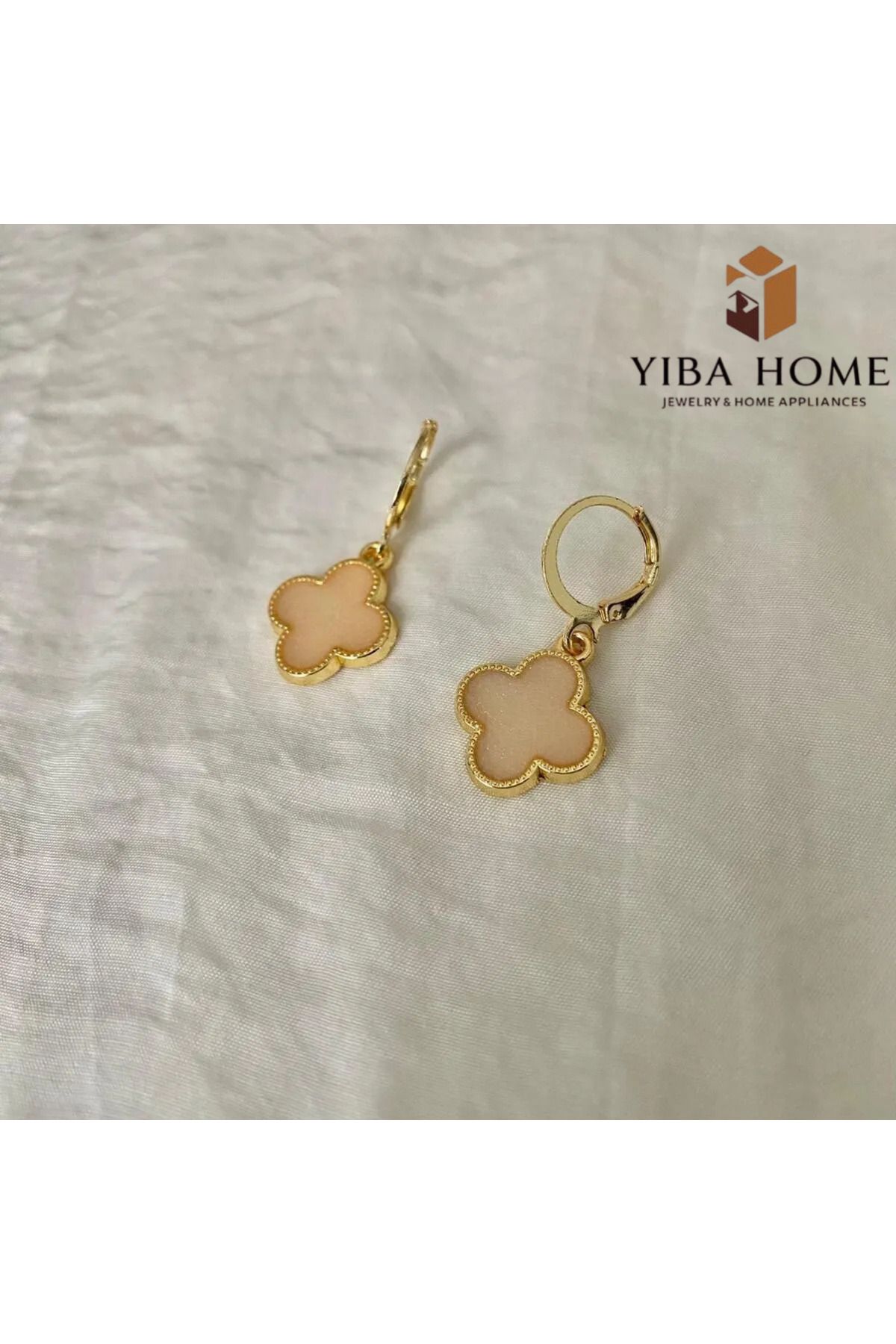YIBAJEWELERY Siyah Gold Yonca Küpe