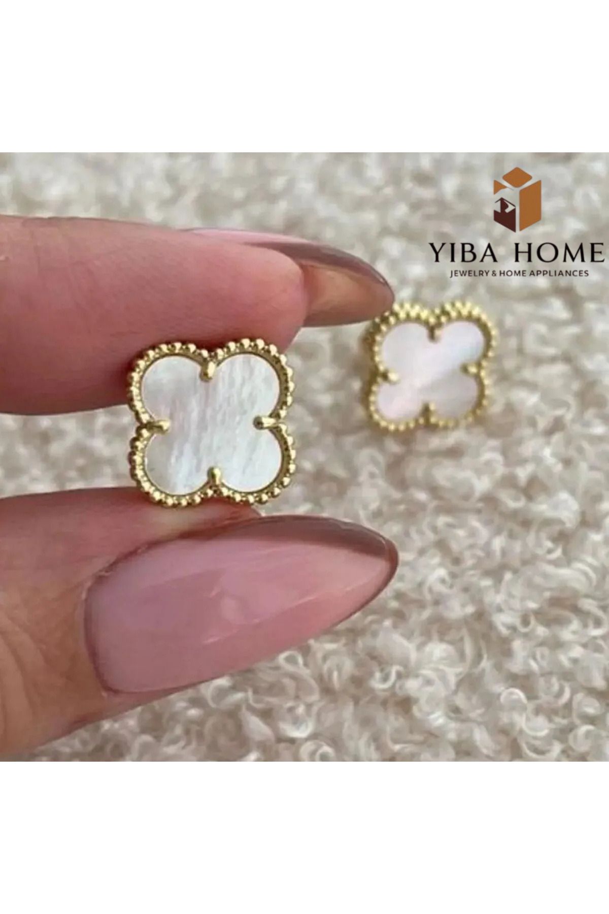 YIBAJEWELERY Siyah Gold Yonca Küpe