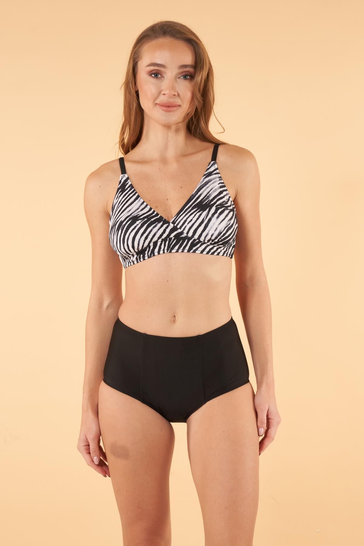 Estiva Geniş Üçgen Toplayıcı Bikini
