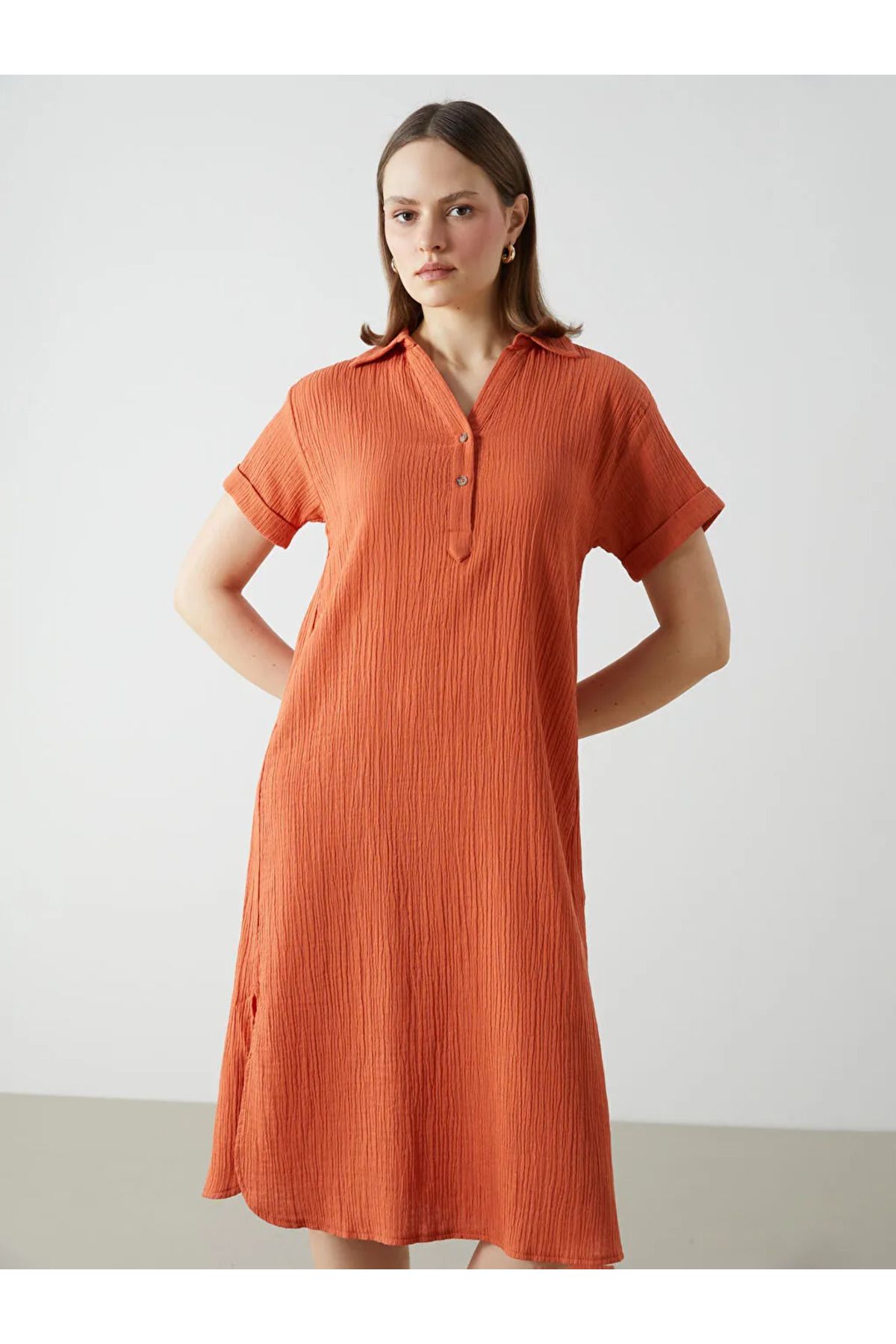 LC Waikiki LCWAIKIKI Classic Yeşil Gömlek Yaka Oversize Müslin Kadın Elbise