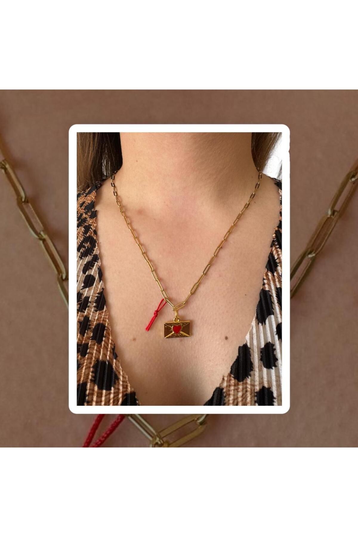 Mojo Jewellery Aşk Mektubu Temalı Kolye | Altın Kaplama Çelik Ataç Zincirli Romantik Kadın Kolyesi